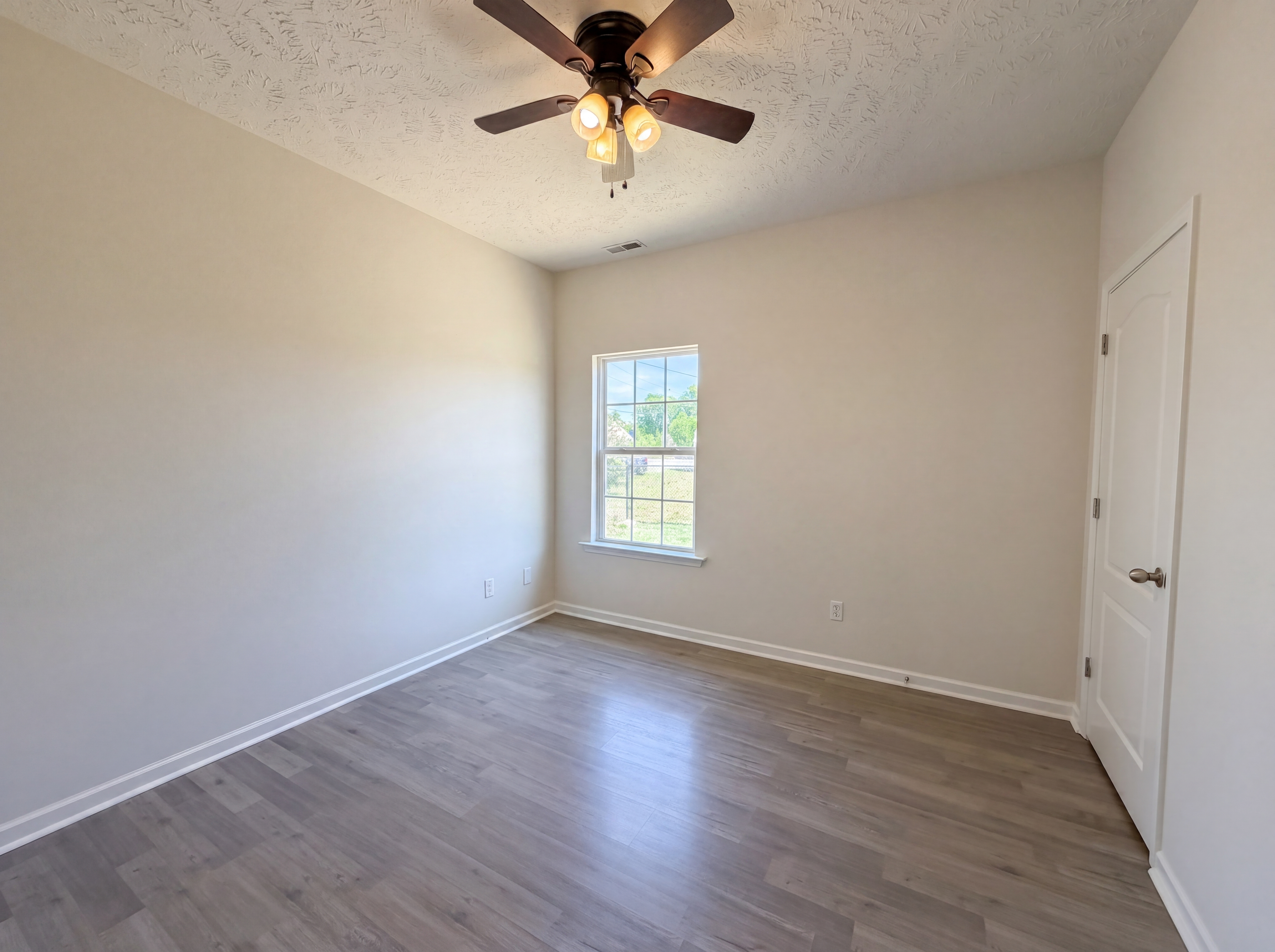 Photo 11 of 24 of 425 Long Creek Dr, Christiana, TN