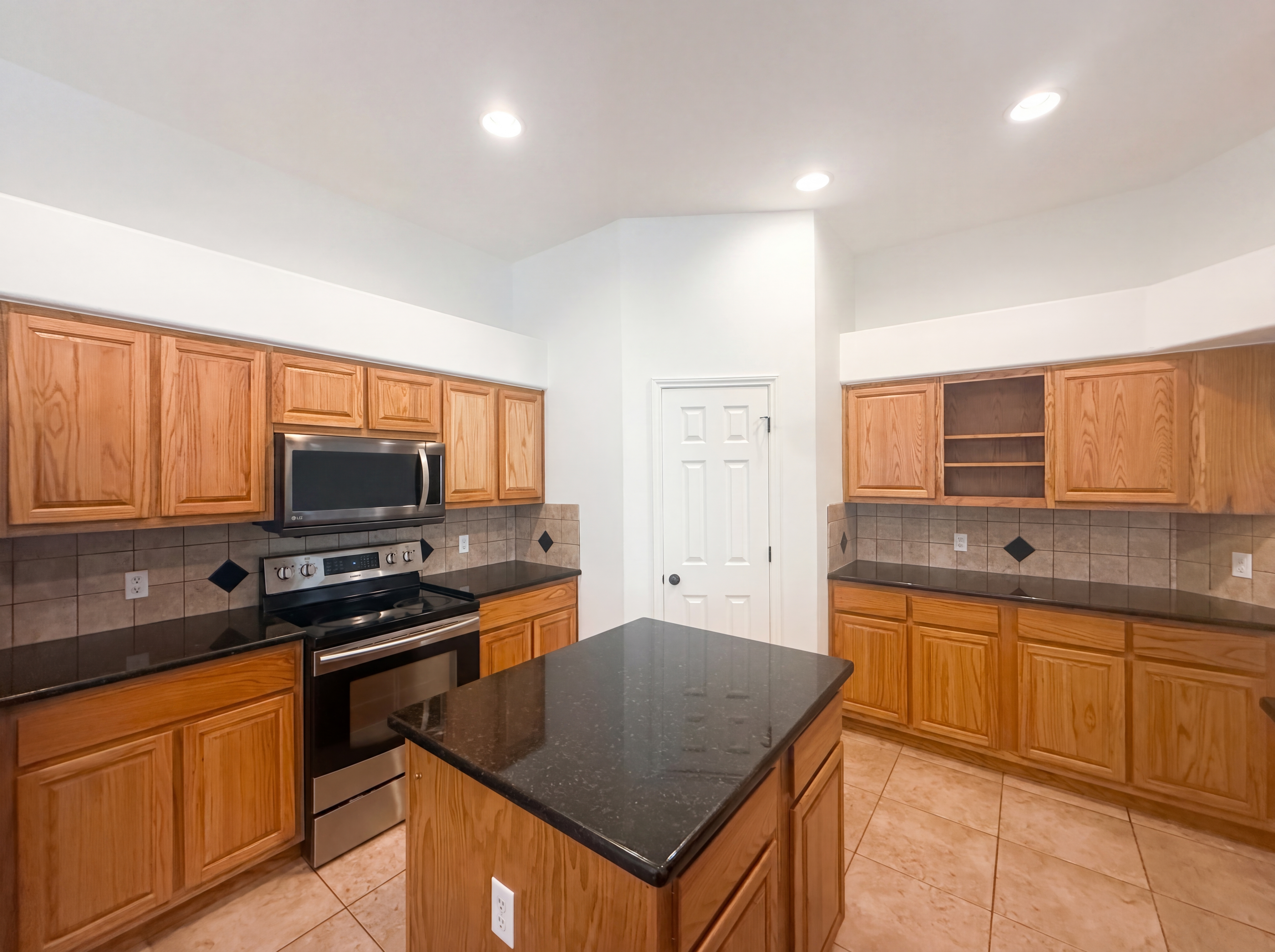Photo 8 of 25 of 12 Birchwood Cir, Wimberley, TX