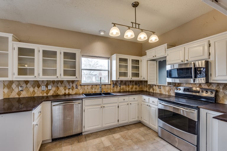 Photo 11 of 26 - 2251 Dallas Dr, Carrollton, TX 75006