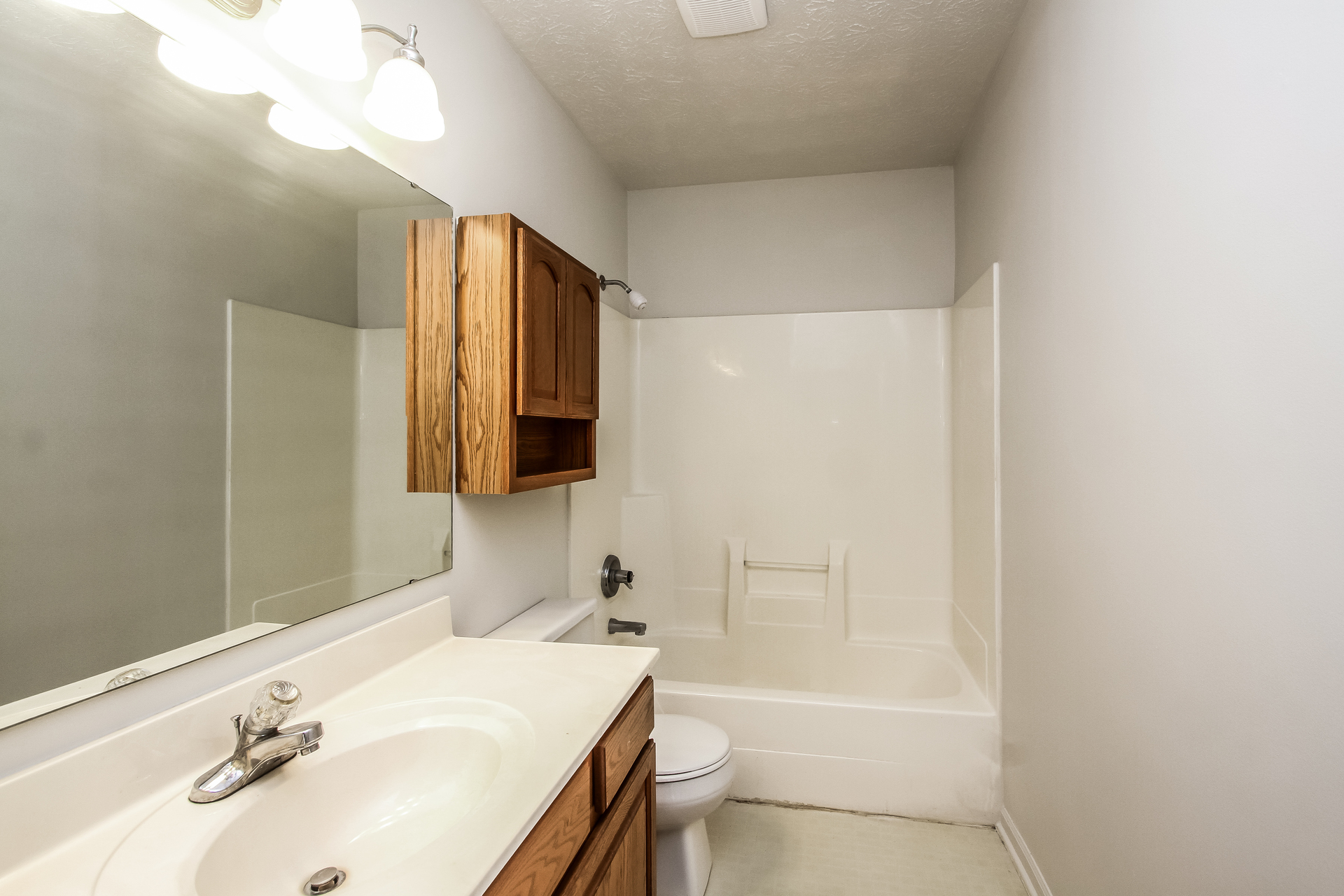 Photo 17 of 22 of 7641 Germander Ln, Indianapolis, IN