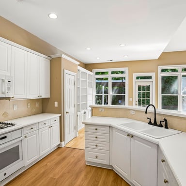 Property photo 2 of 3054 Montclair Cir SE
