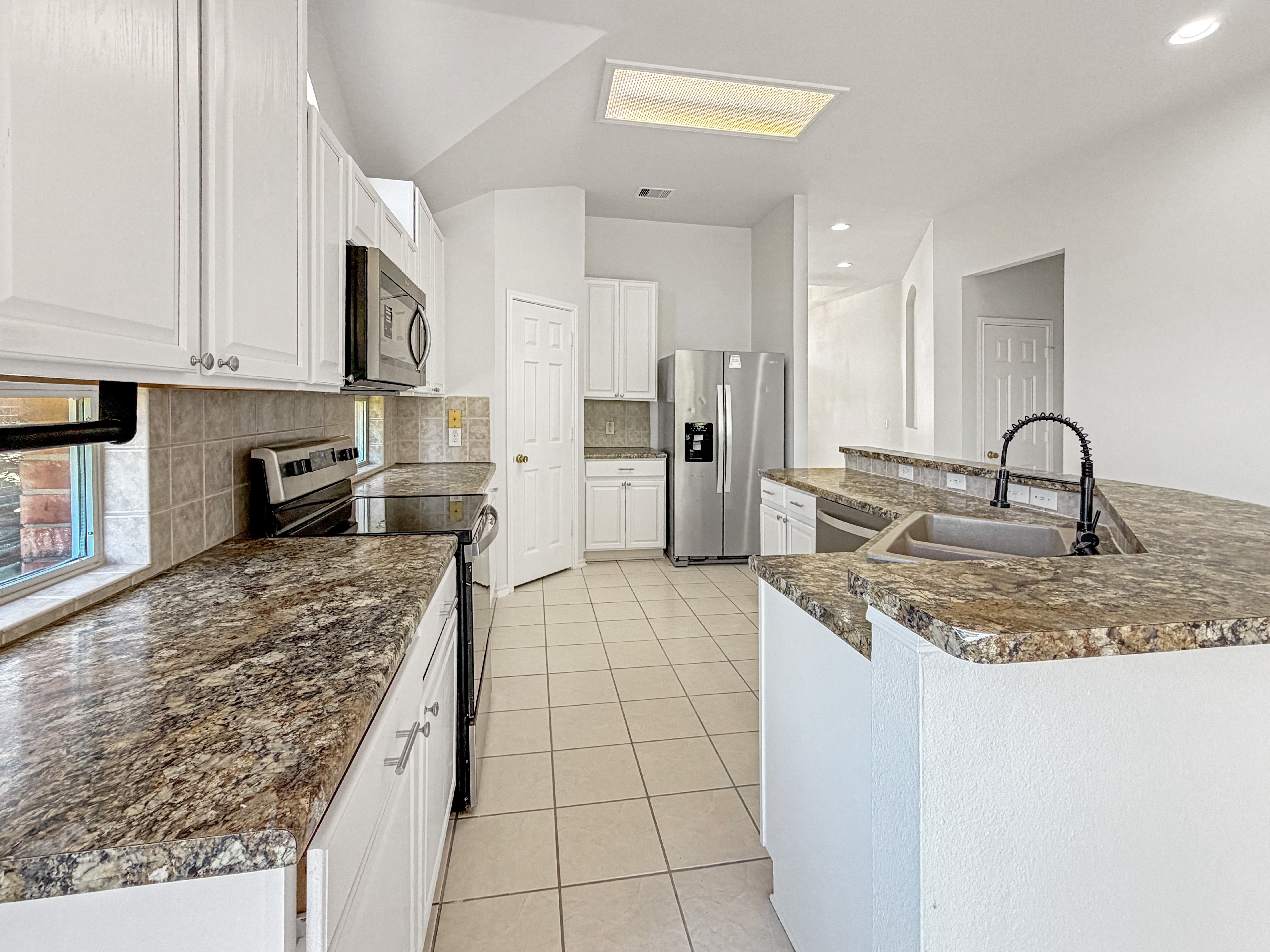 Photo 2 of 15 of 21607 Rio Comal, San Antonio, TX