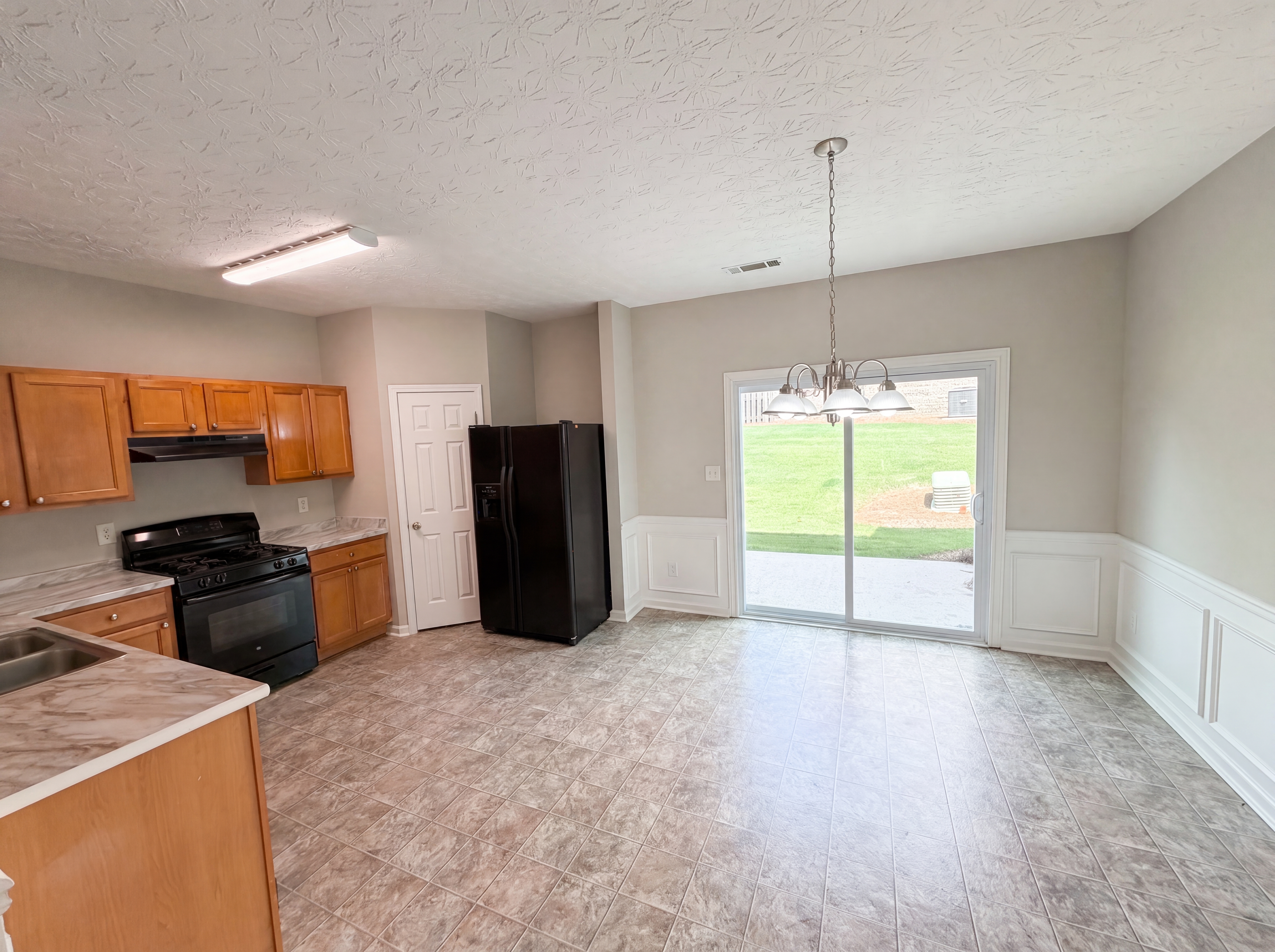 Photo 10 of 33 of 2259 Hawks Bluff Trl, Lawrenceville, GA