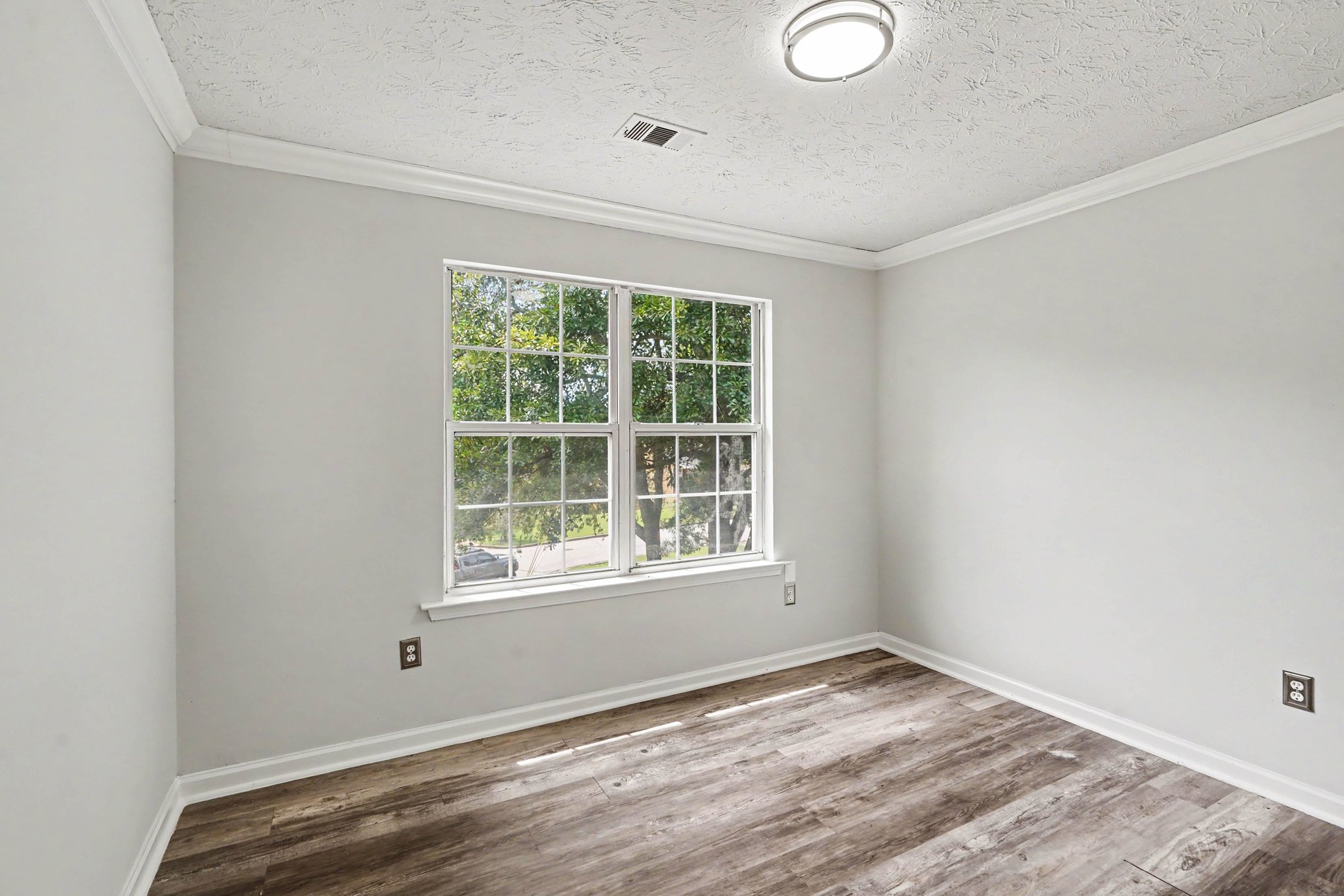 Photo 14 of 20 of 10502 Irongate Ln, Jonesboro, GA