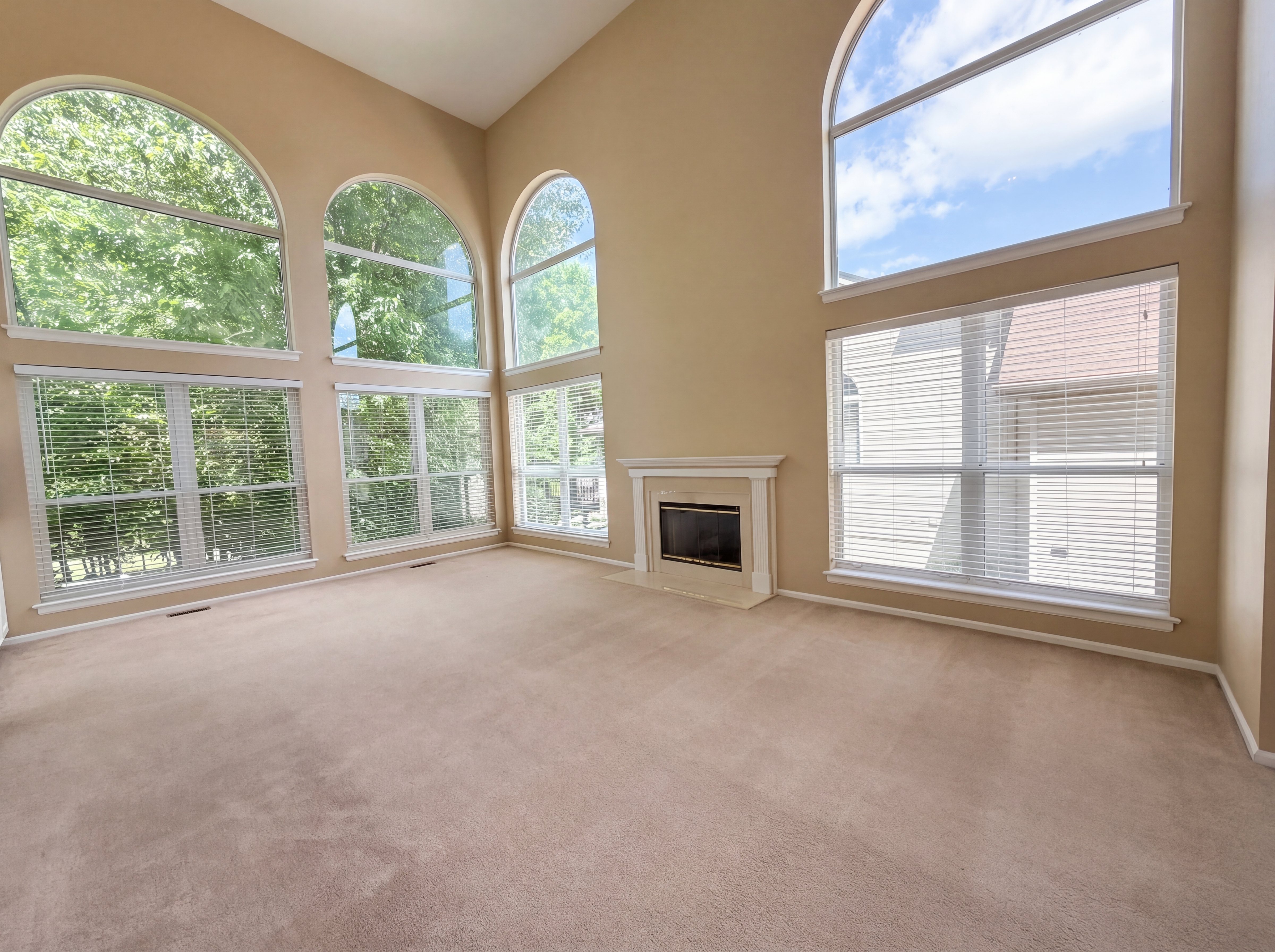 Photo 7 of 33 of 1311 Norwood Hills Dr, O Fallon, MO