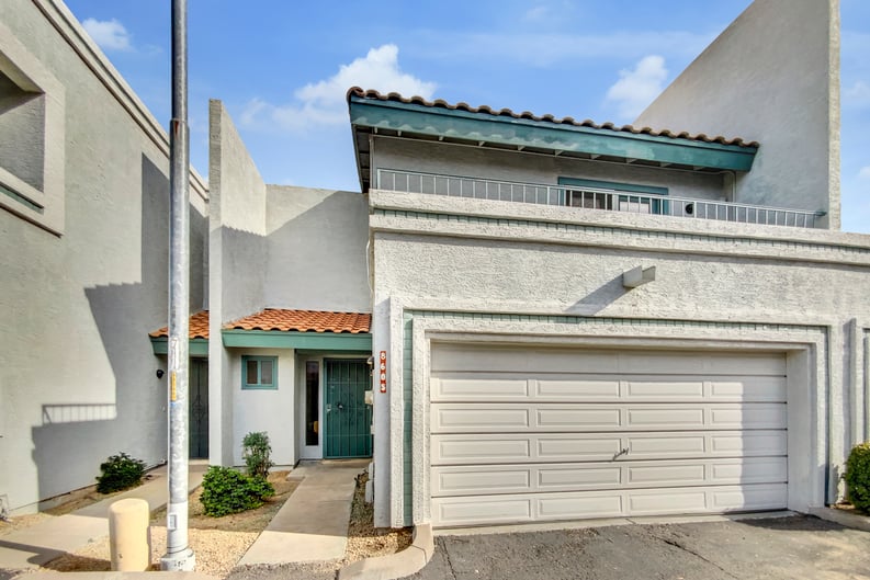 Property photo 1 of 8605 N 67th Ln