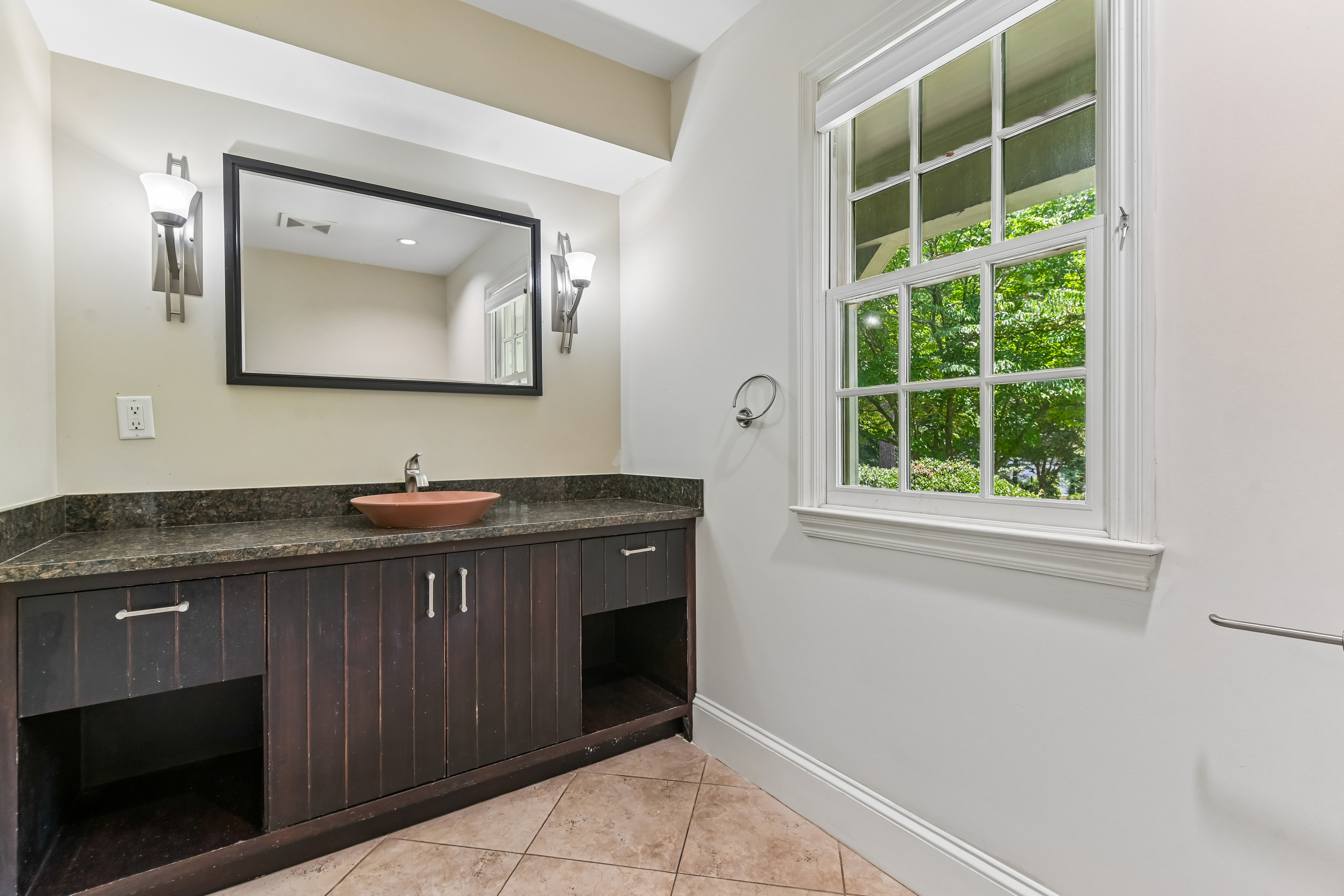 Photo 43 of 87 of 3135 Spalding Dr, Atlanta, GA