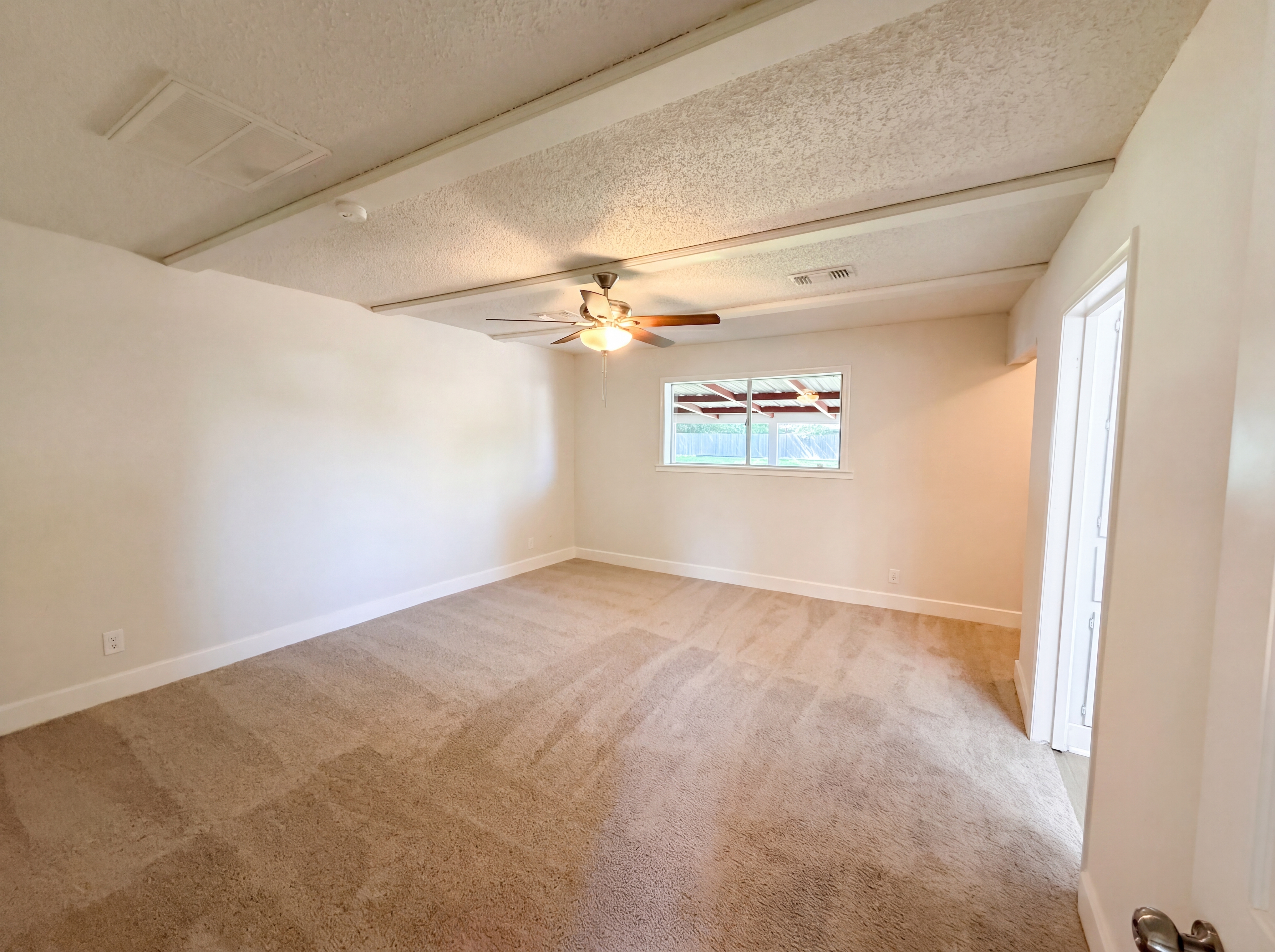 Photo 11 of 18 of 5917 Raza Rd, Pearland, TX