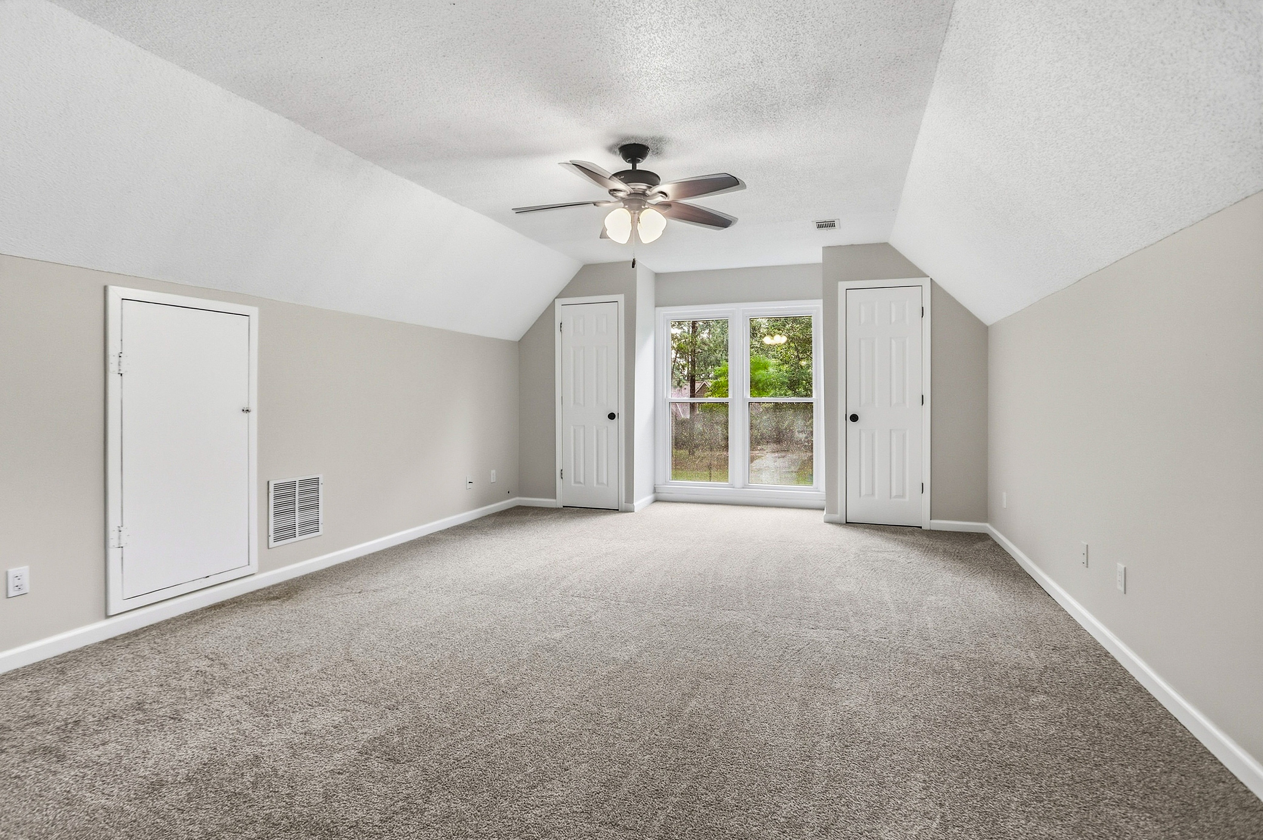 Photo 21 of 40 of 1025 Crown Corners Dr, McDonough, GA