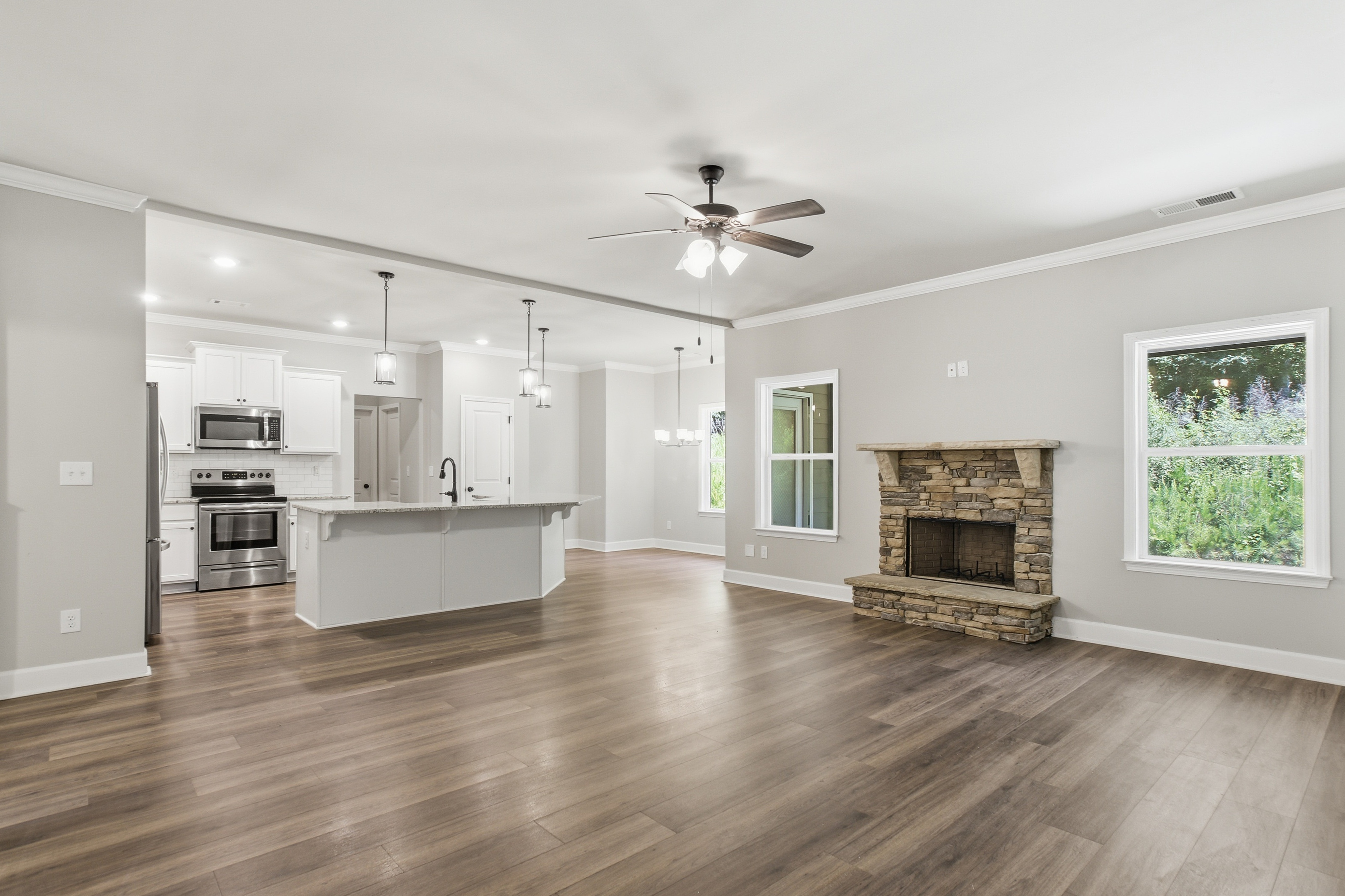 Photo 8 of 41 of 45 Hawthorn Ln, Covington, GA
