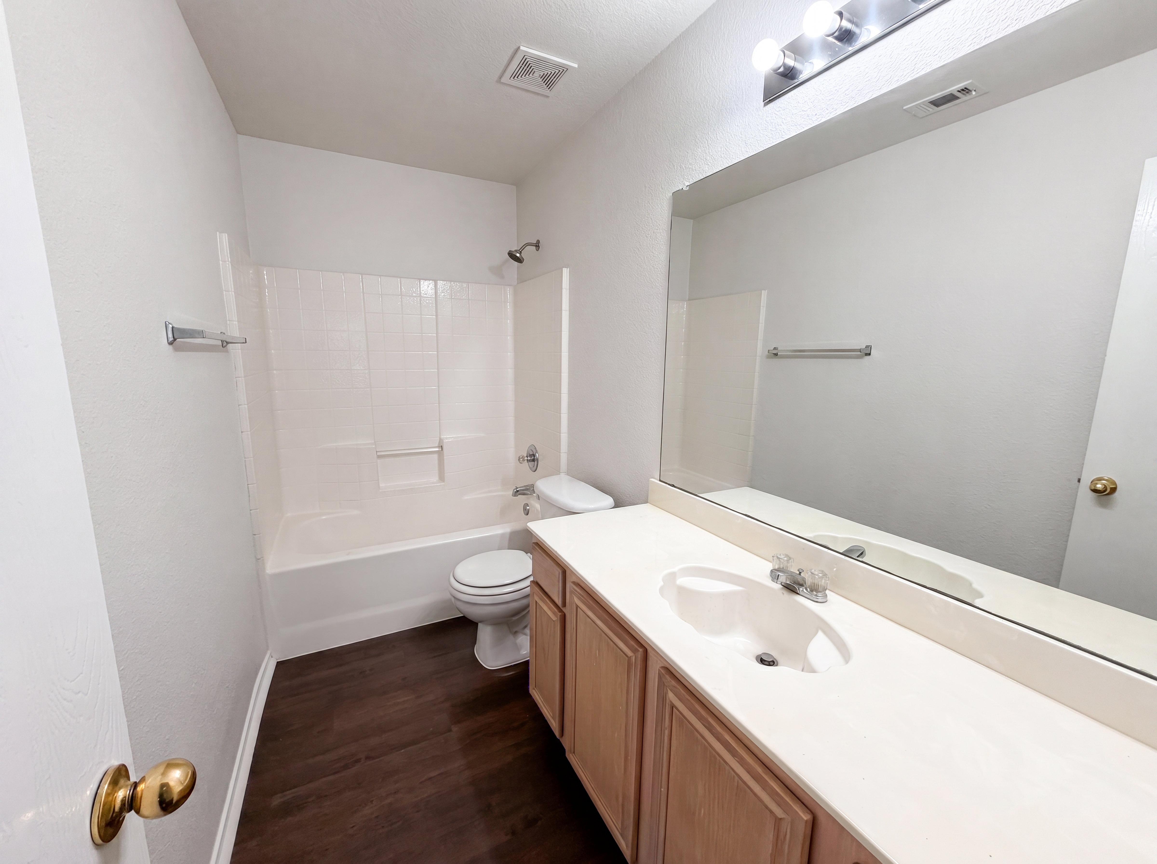 Photo 11 of 16 of 1531 Kensington Pl, Lancaster, TX