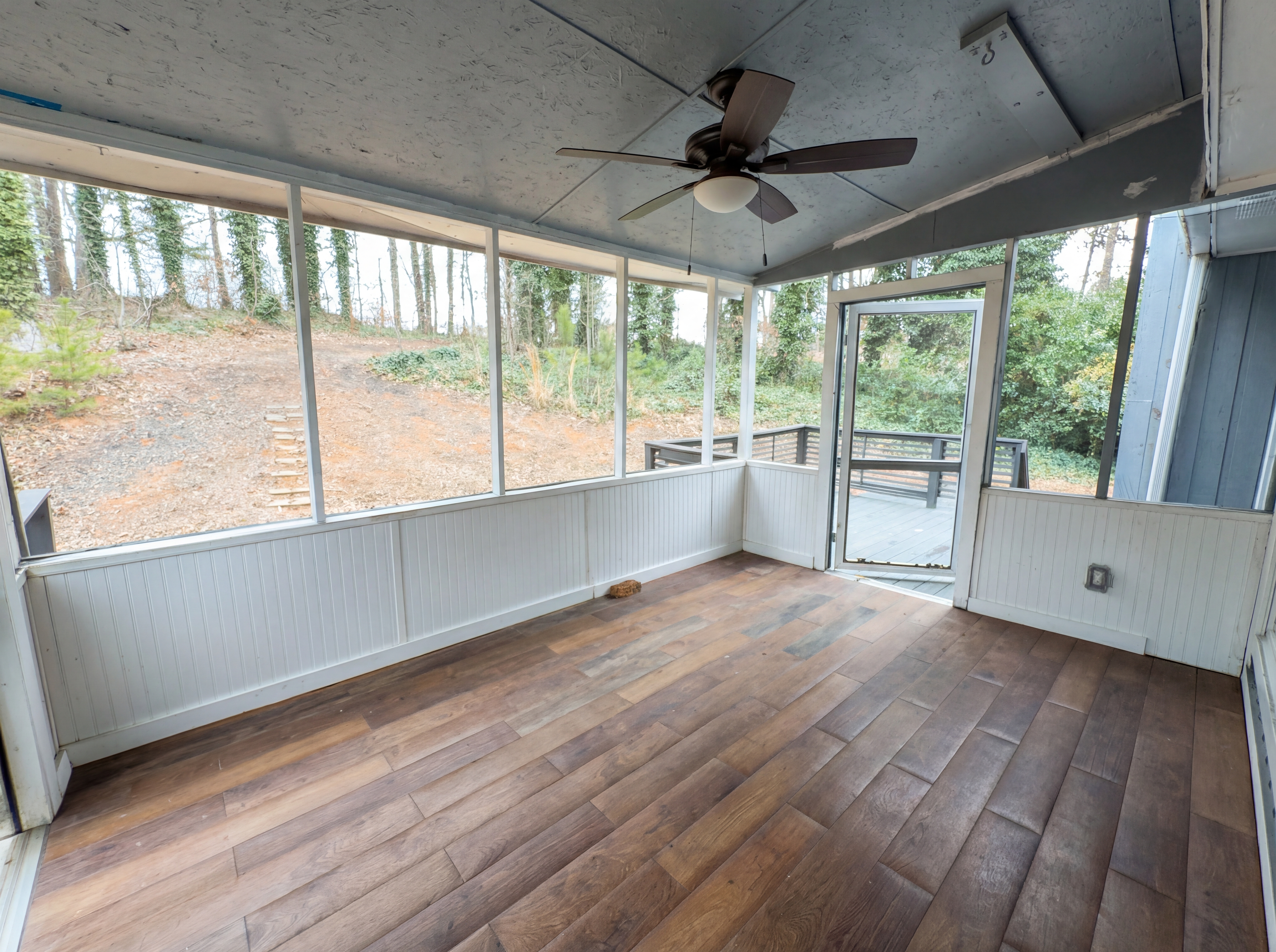 Photo 10 of 21 of 124 Creekview Dr, Woodstock, GA