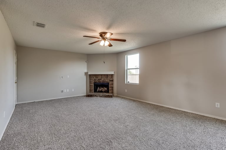 Photo 7 of 28 - 2657 Island Bay Way, Little Elm, TX 75068