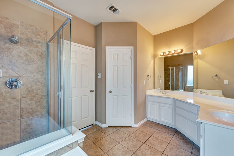 Photo 18 of 32 - 9900 Shelburne Rd, Fort Worth, TX 76244