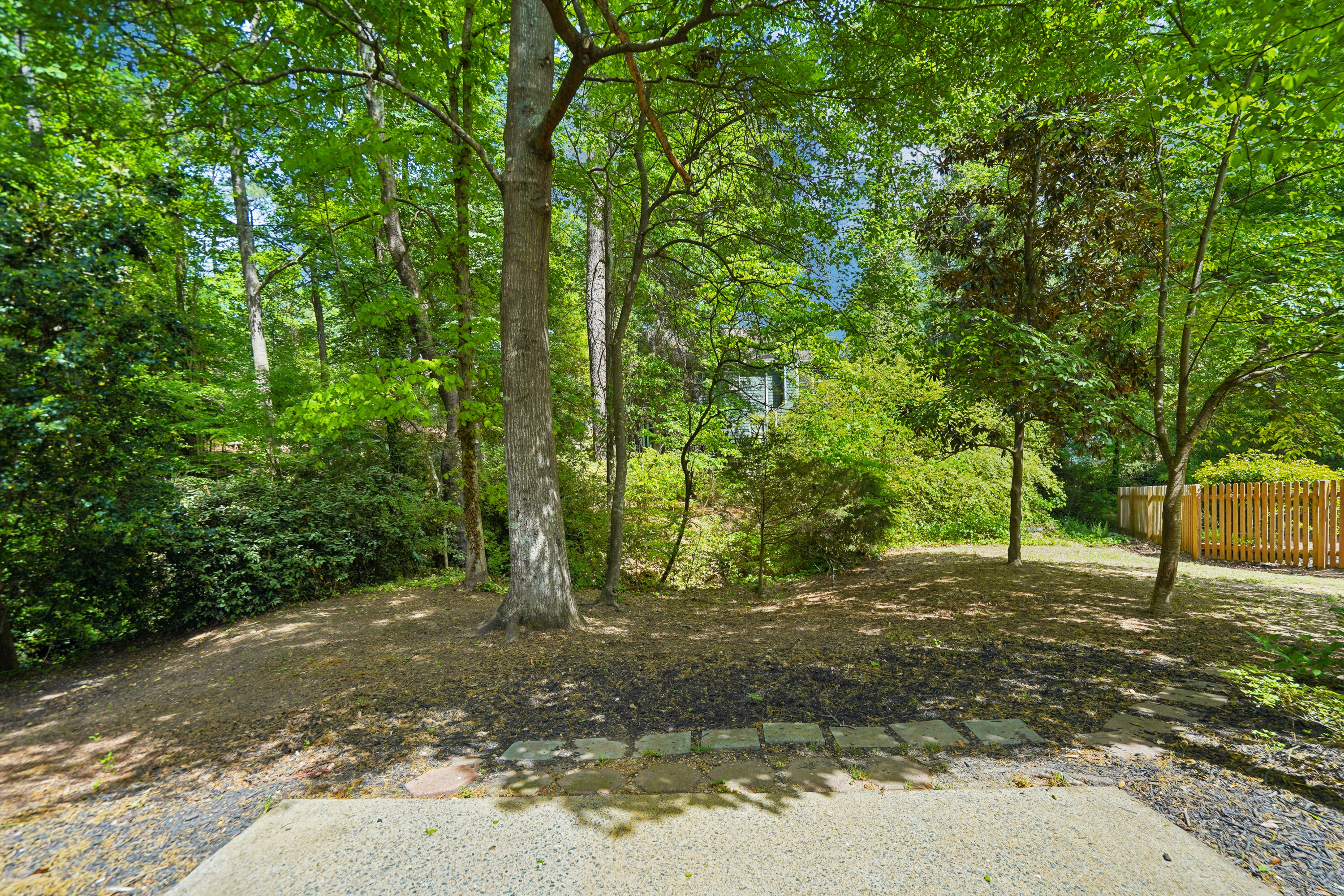Photo 5 of 30 of 1172 Dogwood Forest Dr NE, Marietta, GA