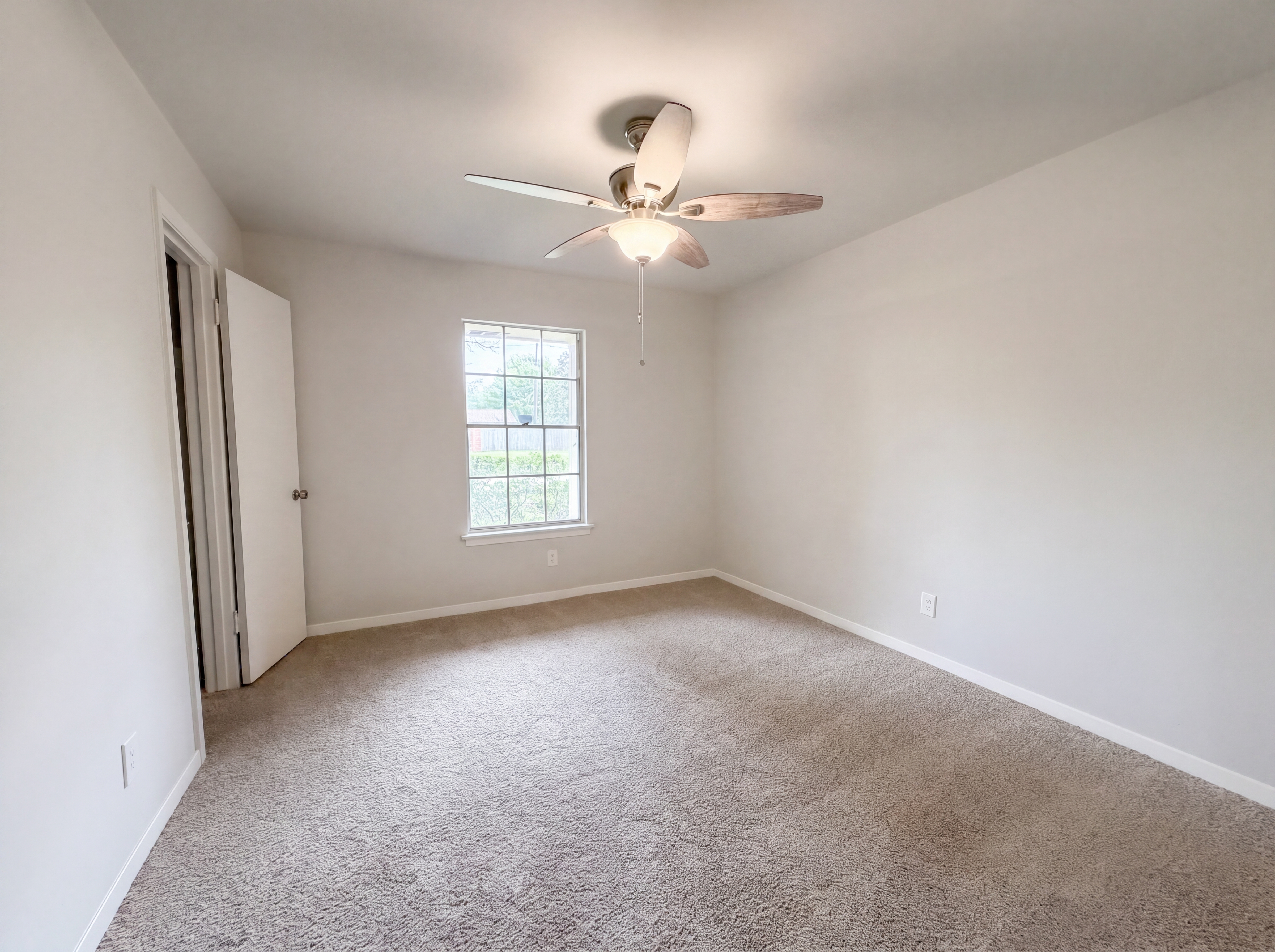 Photo 4 of 17 of 9603 Highmeadow Dr, Houston, TX