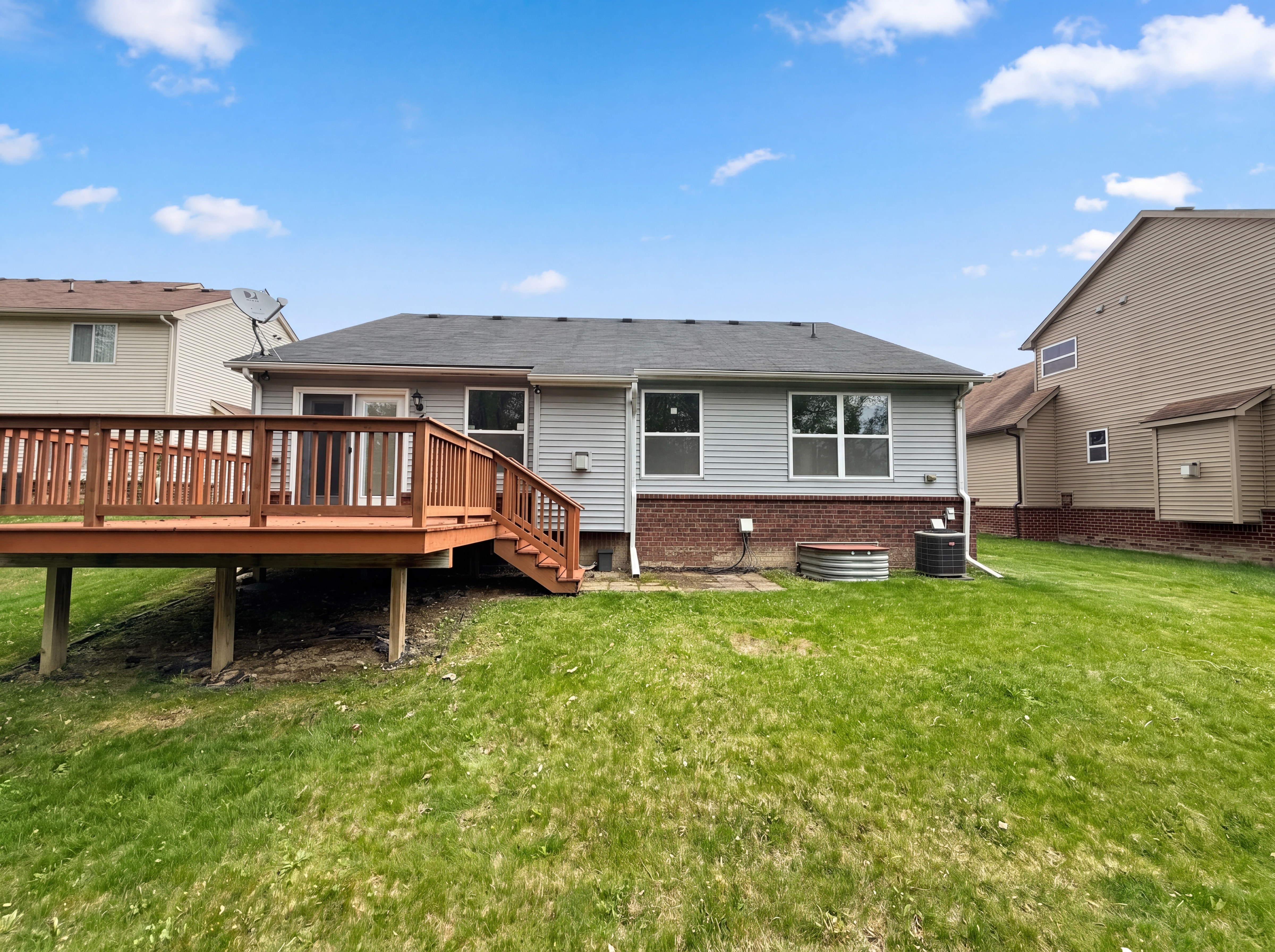 Photo 5 of 21 of 5988 Treetops Dr, Romulus, MI