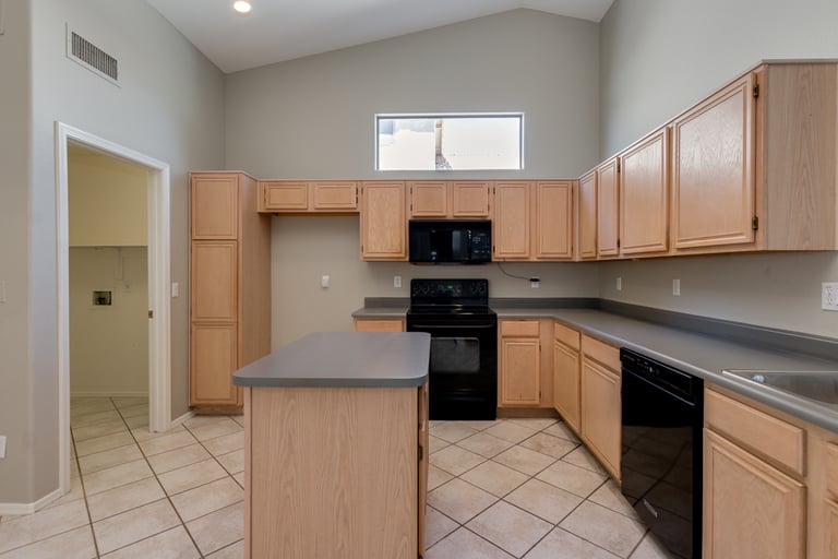 Photo 2 of 24 - 1526 E Sunrise Way, Gilbert, AZ 85296
