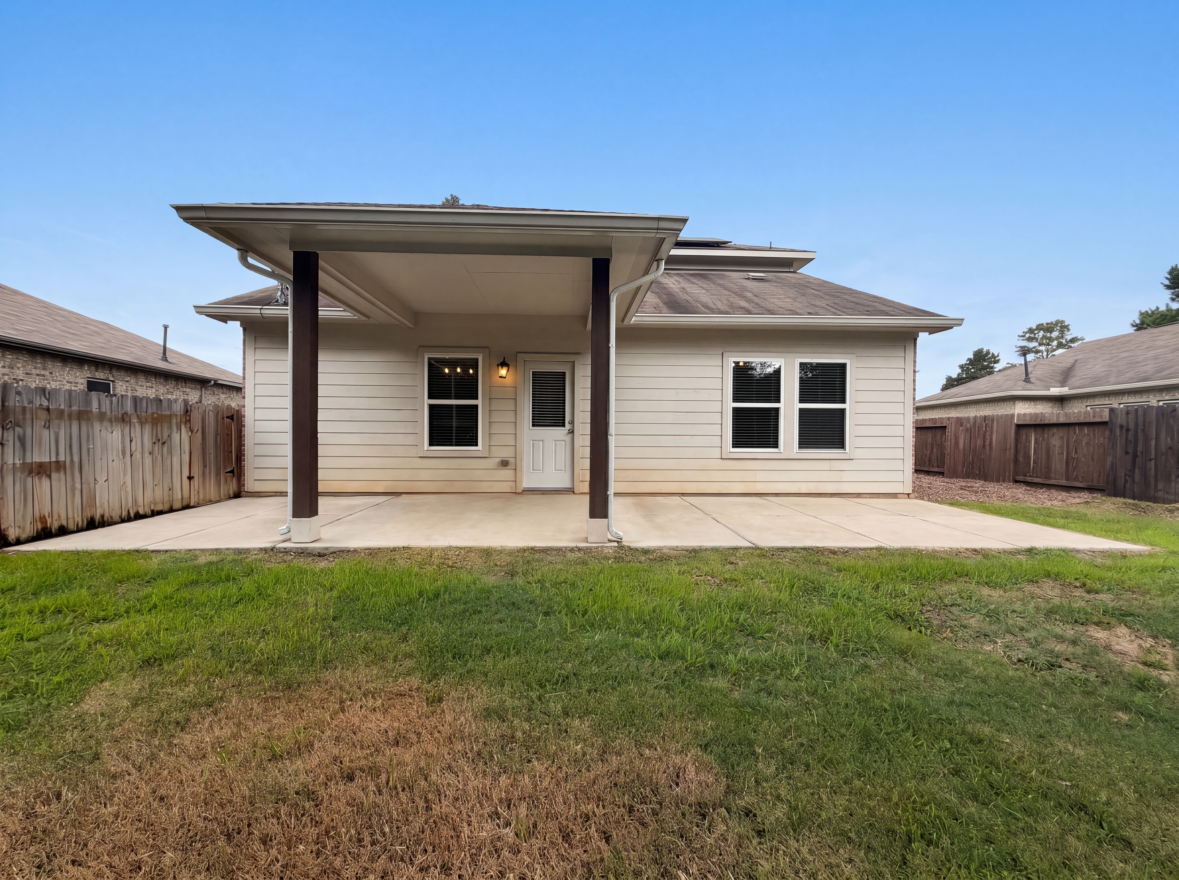 Photo 5 of 22 of 18664 Legend Oaks Dr, Magnolia, TX
