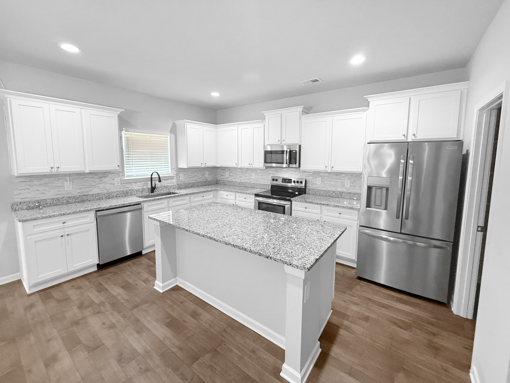 Photo 2 of 27 of 127 Red Birch Ln, Warner Robins, GA