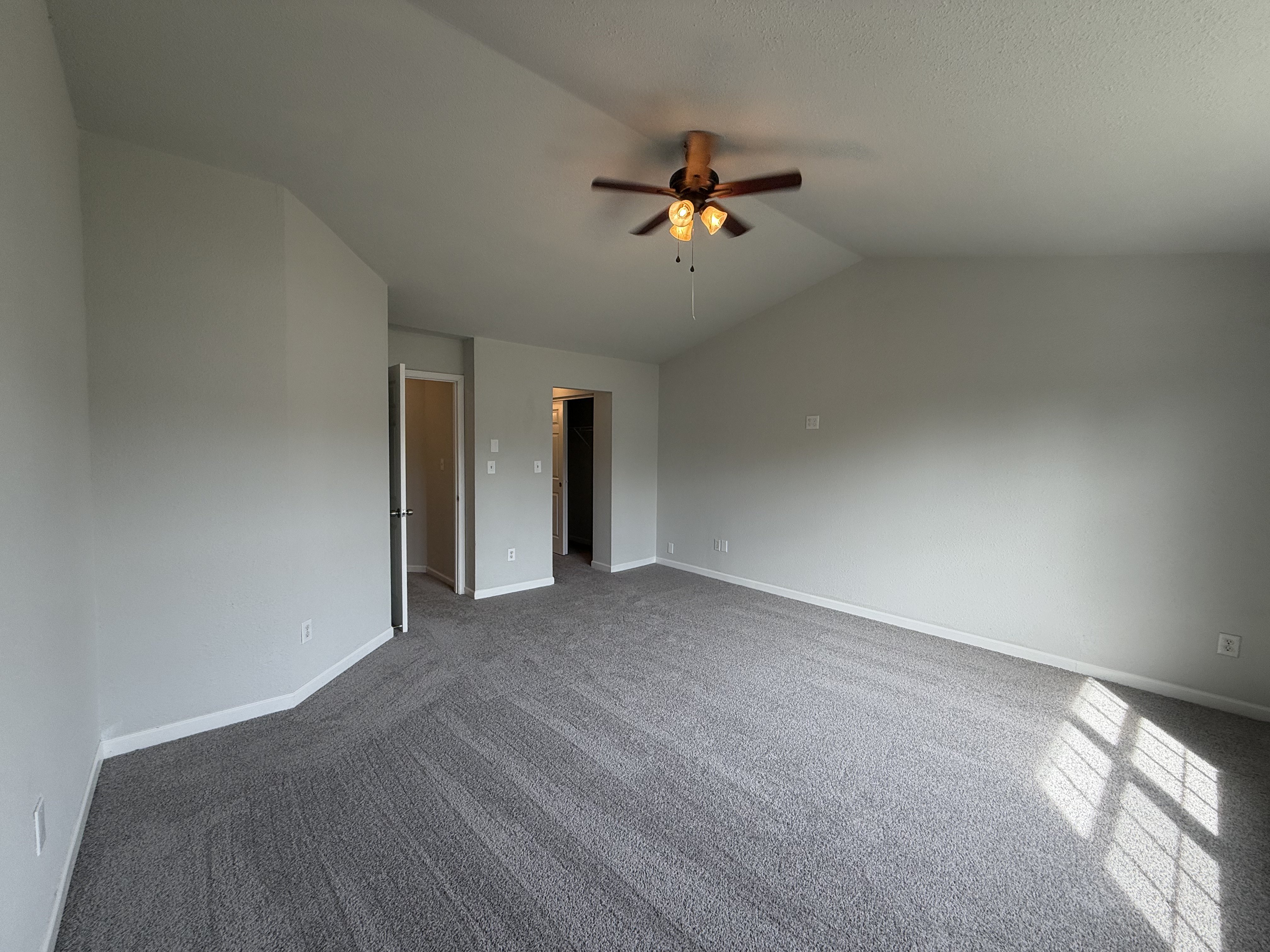 Photo 8 of 69 of 2327 Rostock Ct, Indianapolis, IN