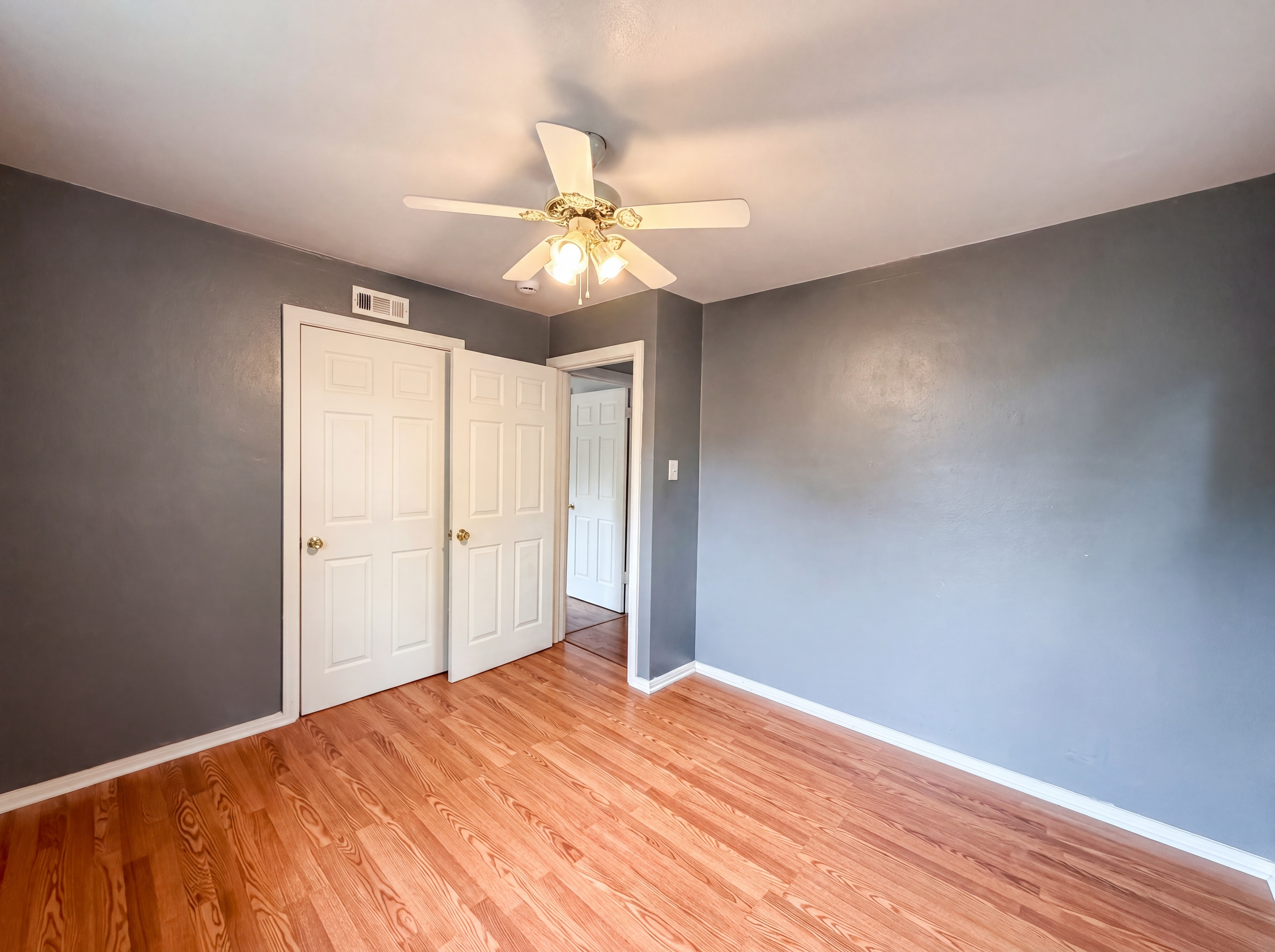 Photo 17 of 21 of 1607 N 17th St, Belleville, IL