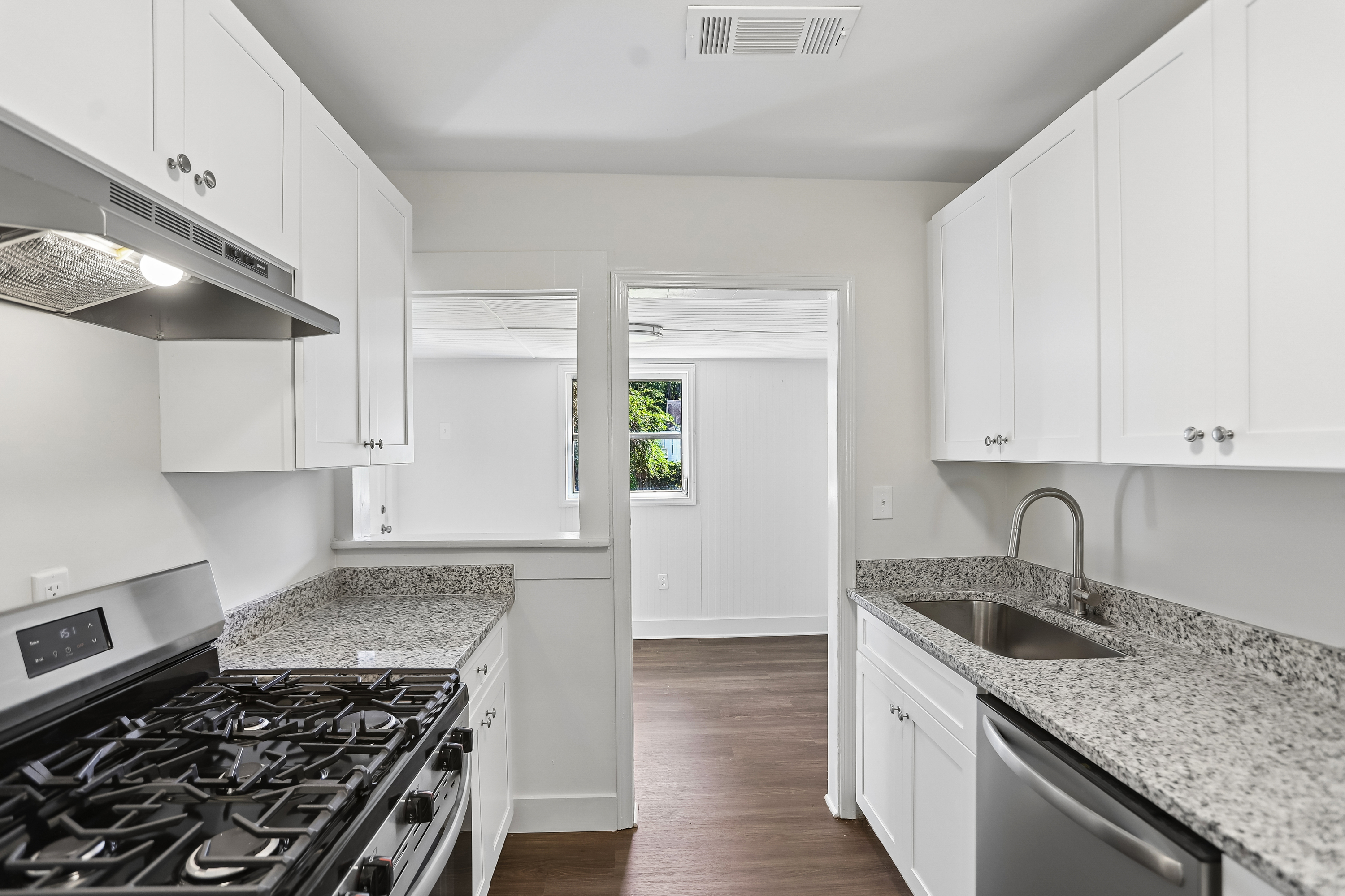 Photo 23 of 53 of 1330 Lynford Dr SW, Atlanta, GA
