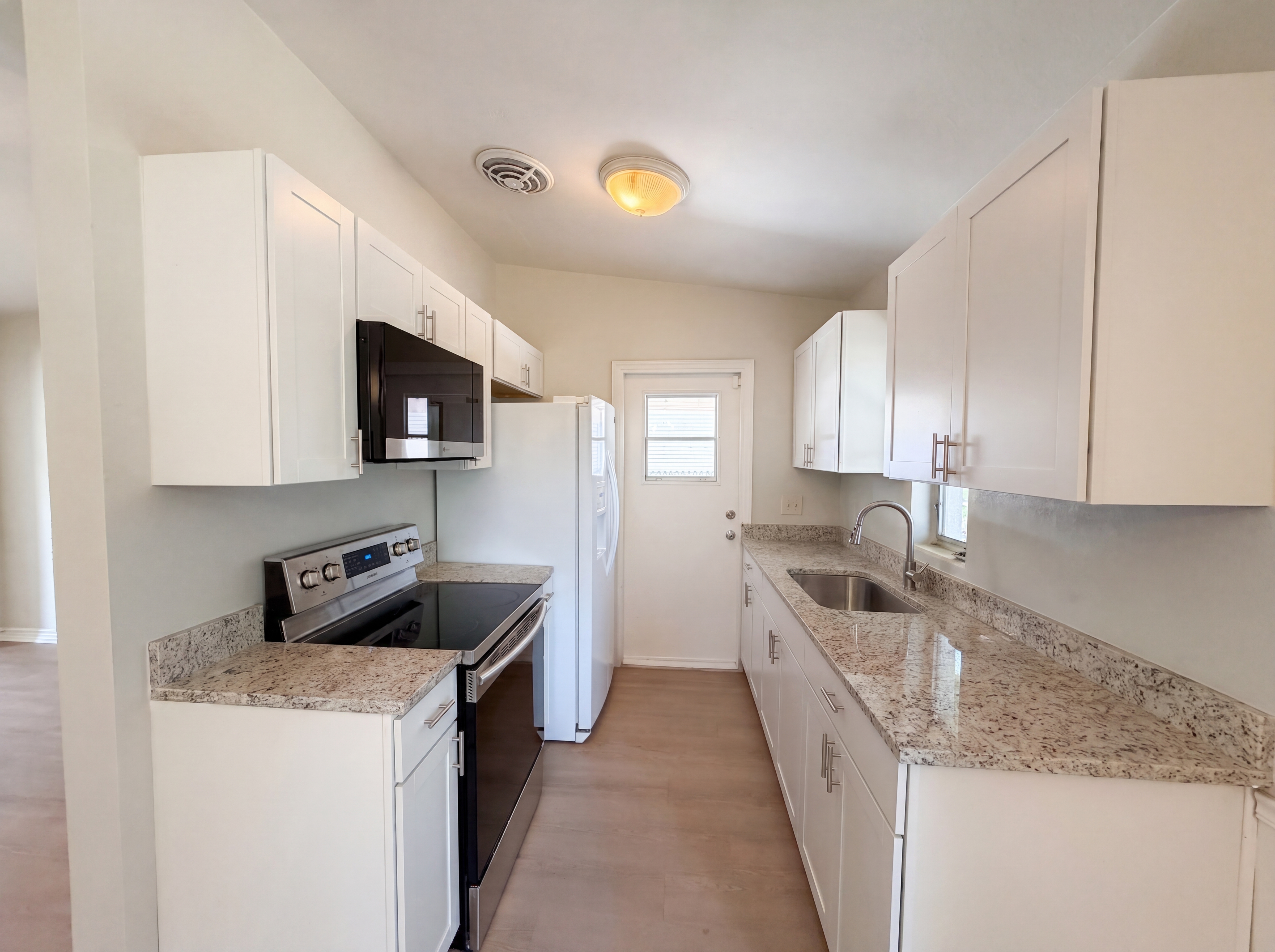 Photo 2 of 20 of 4616 Robbins Ave, Orlando, FL