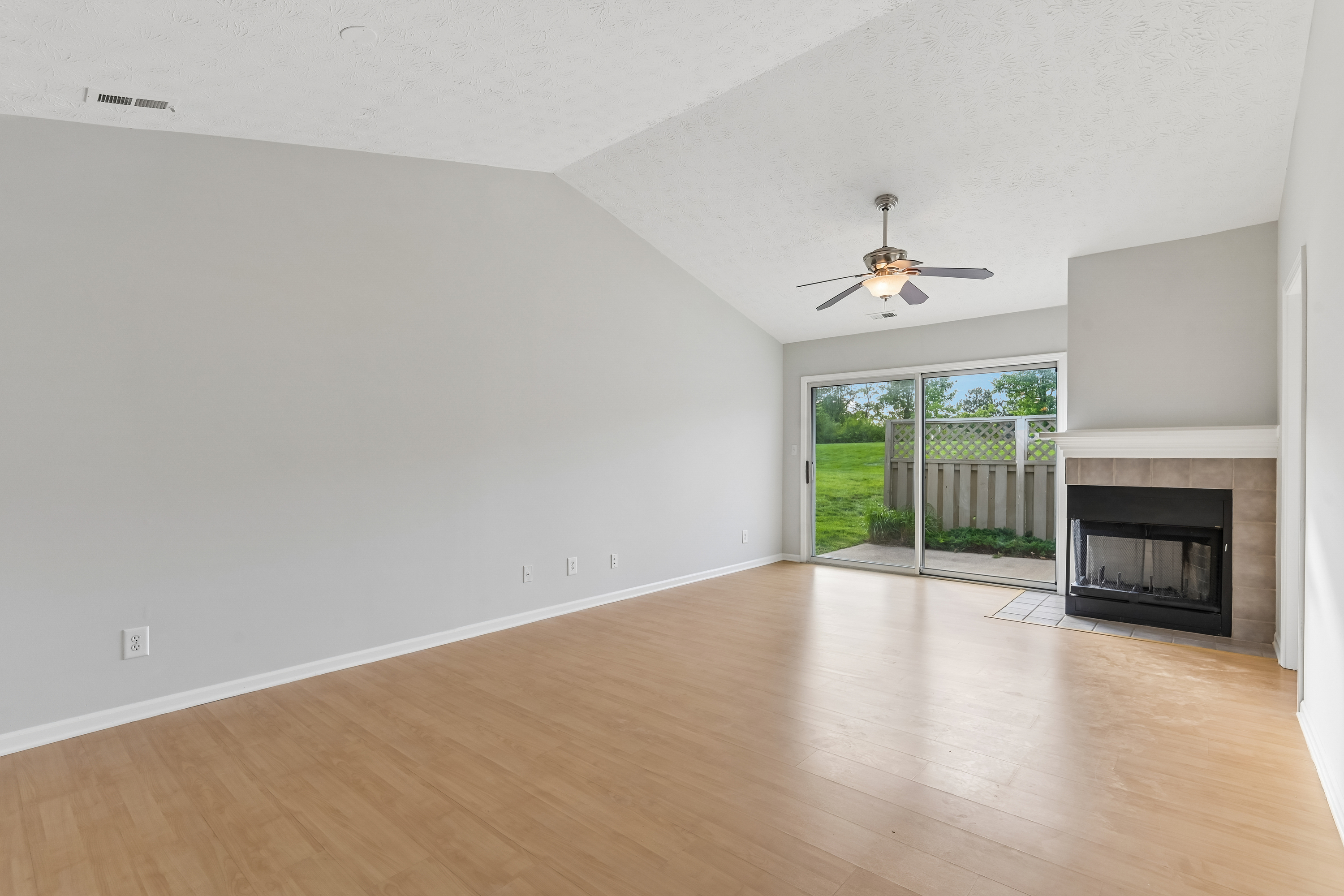 Photo 3 of 42 of 3711 Magenta Ln, Indianapolis, IN