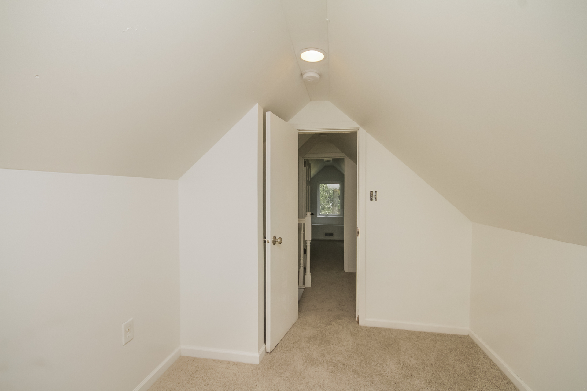 Photo 13 of 22 of 1107 E Joliet St, Crown Point, IN