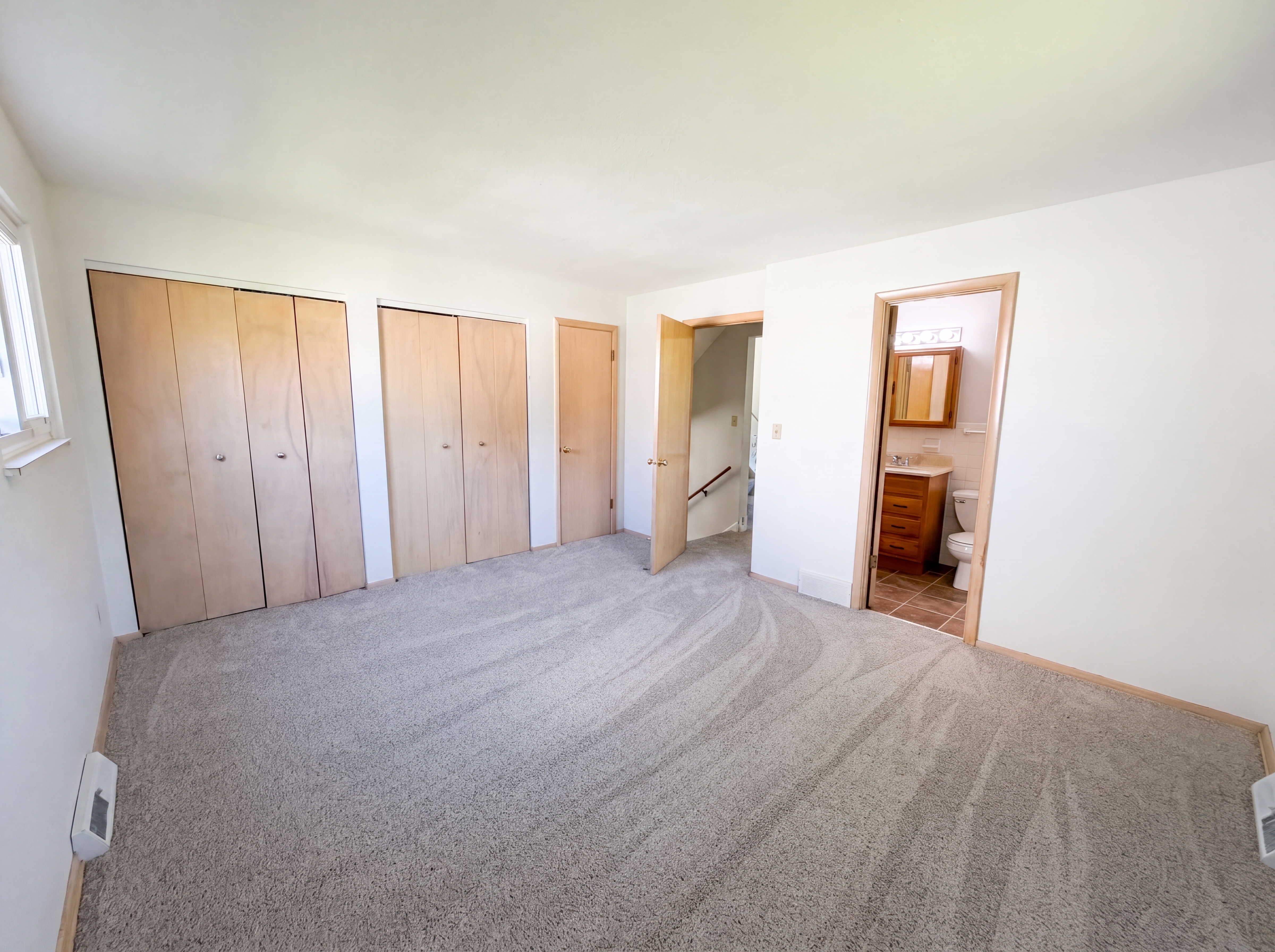 Photo 4 of 24 of 5444 Kenbridge Dr, Cleveland, OH