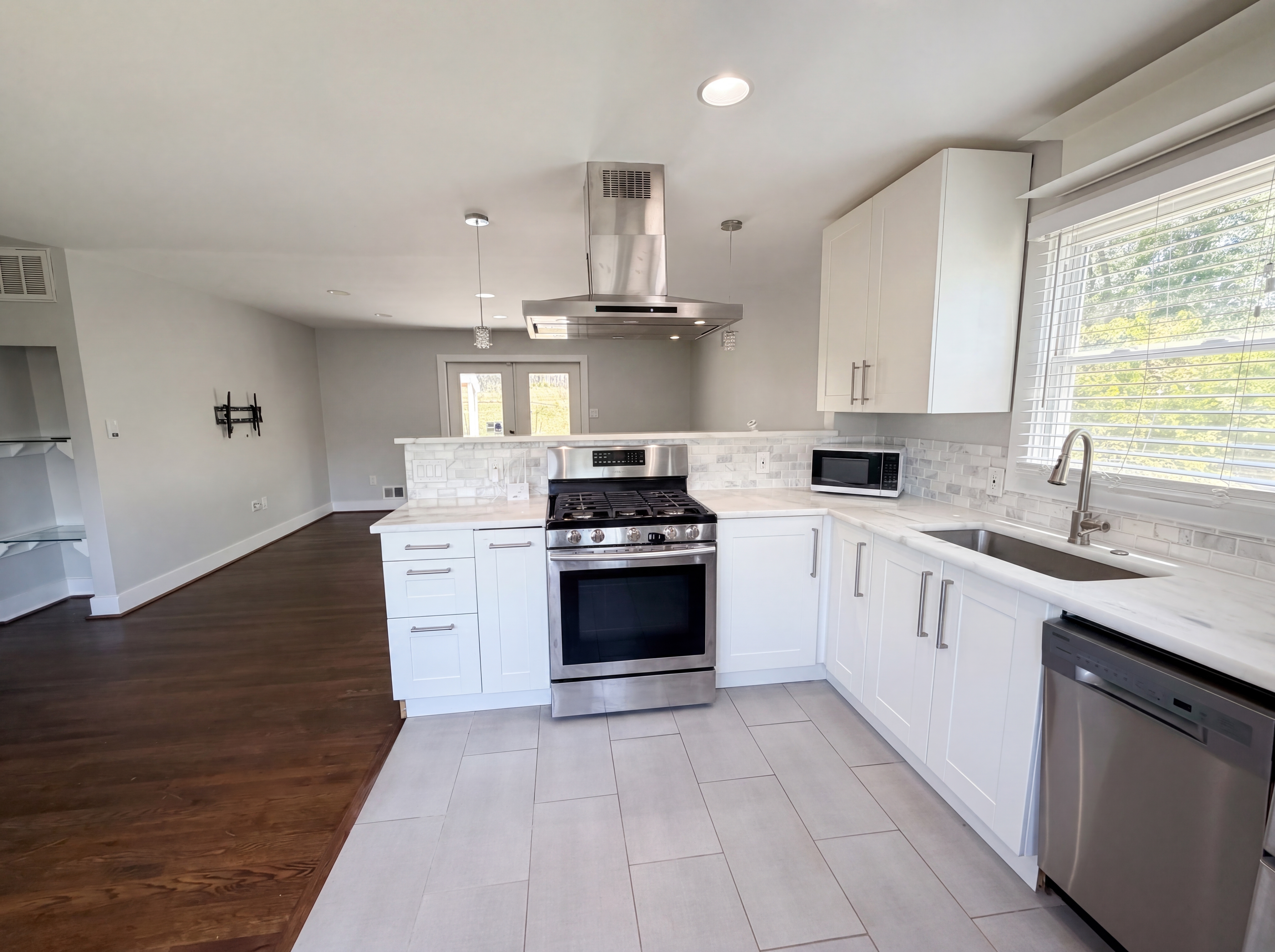 Photo 36 of 69 of 6515 Carriage Dr, Alexandria, VA
