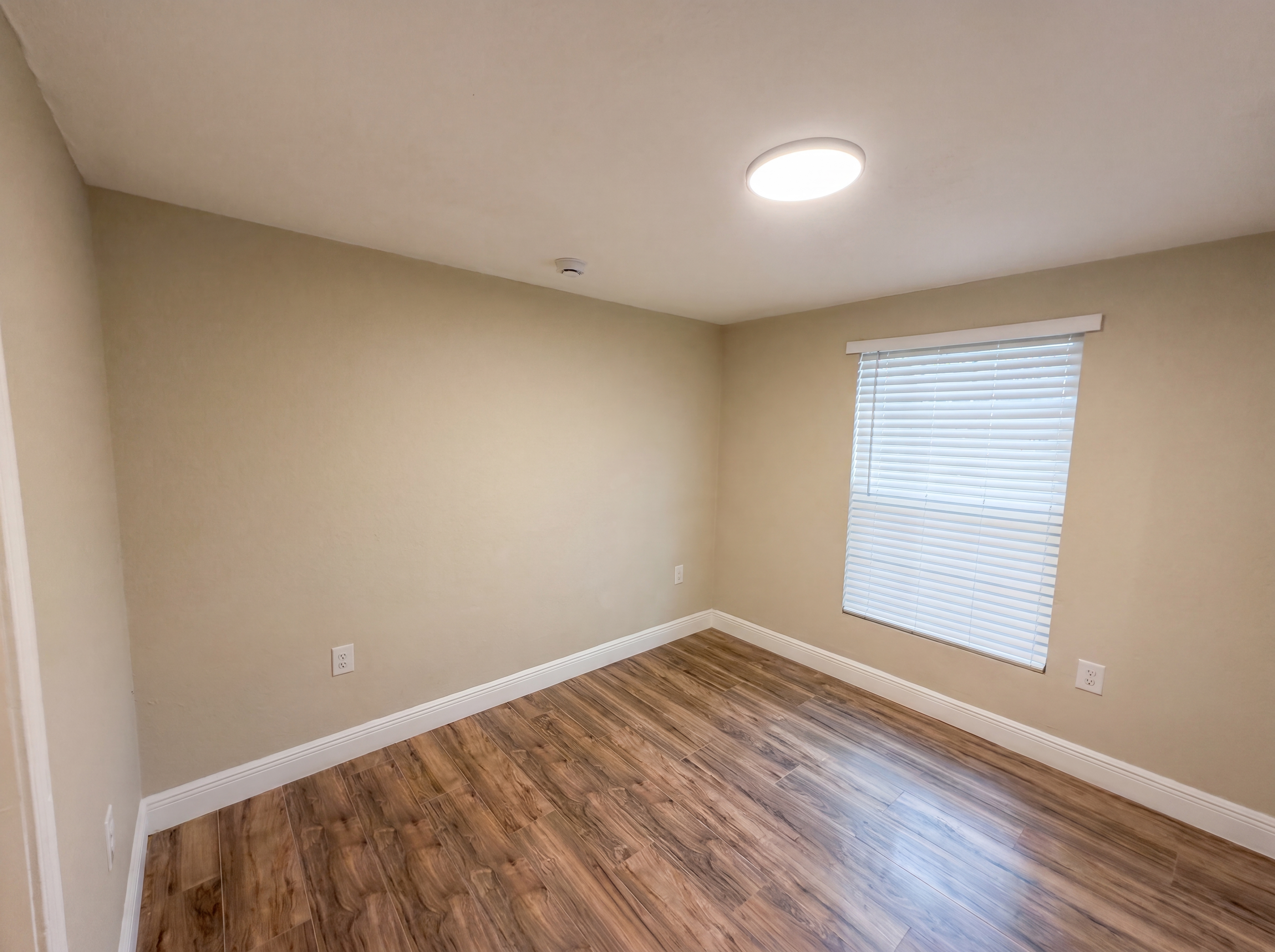 Photo 12 of 23 of 1506 W 16th St, Sanford, FL