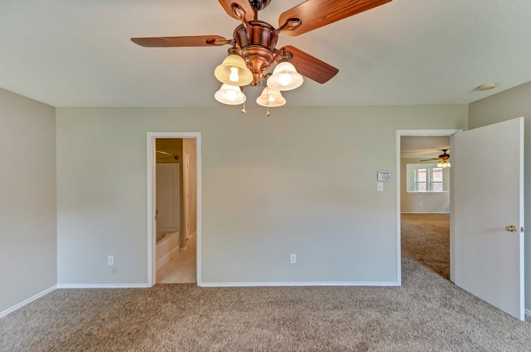 Photo 14 of 25 - 2051 La Salle Trl, Grand Prairie, TX 75052