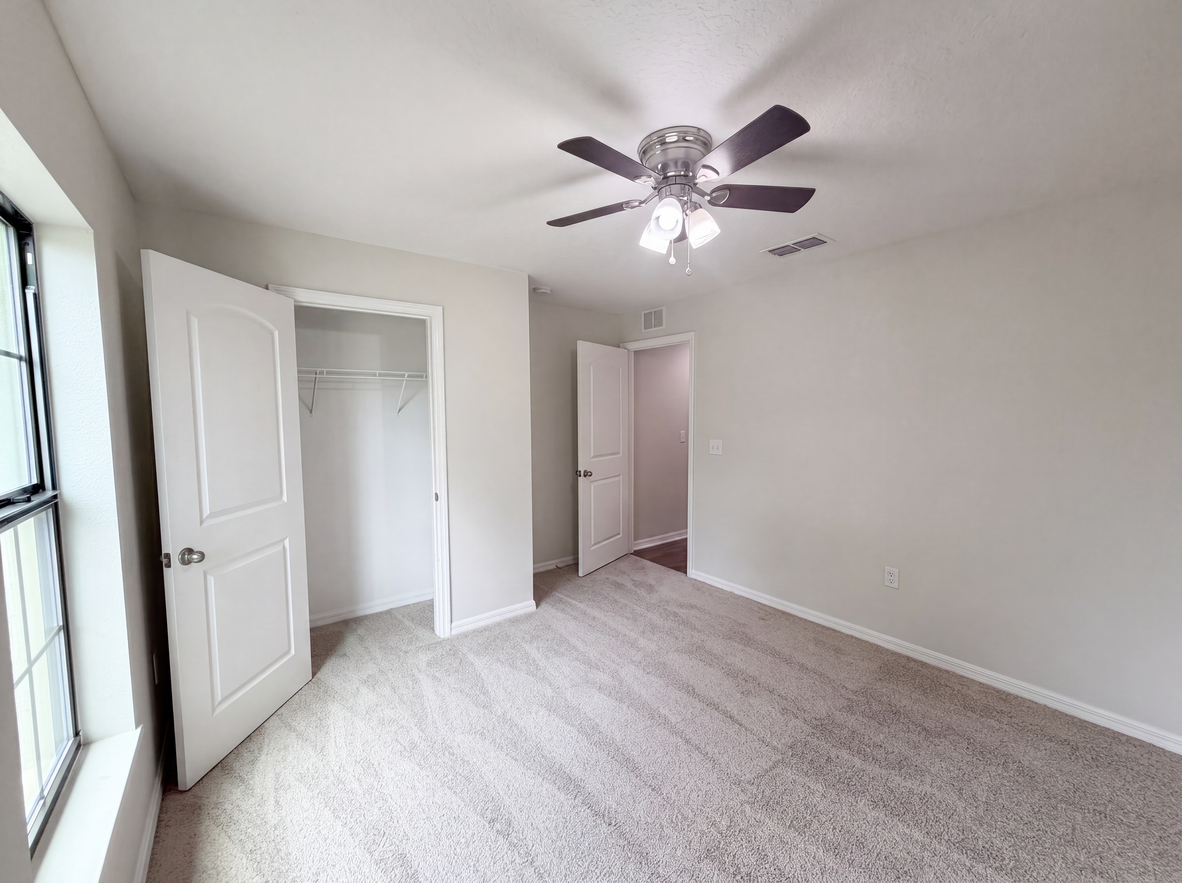 Photo 14 of 21 of 2440 Bracknell Forest Trl, Tavares, FL