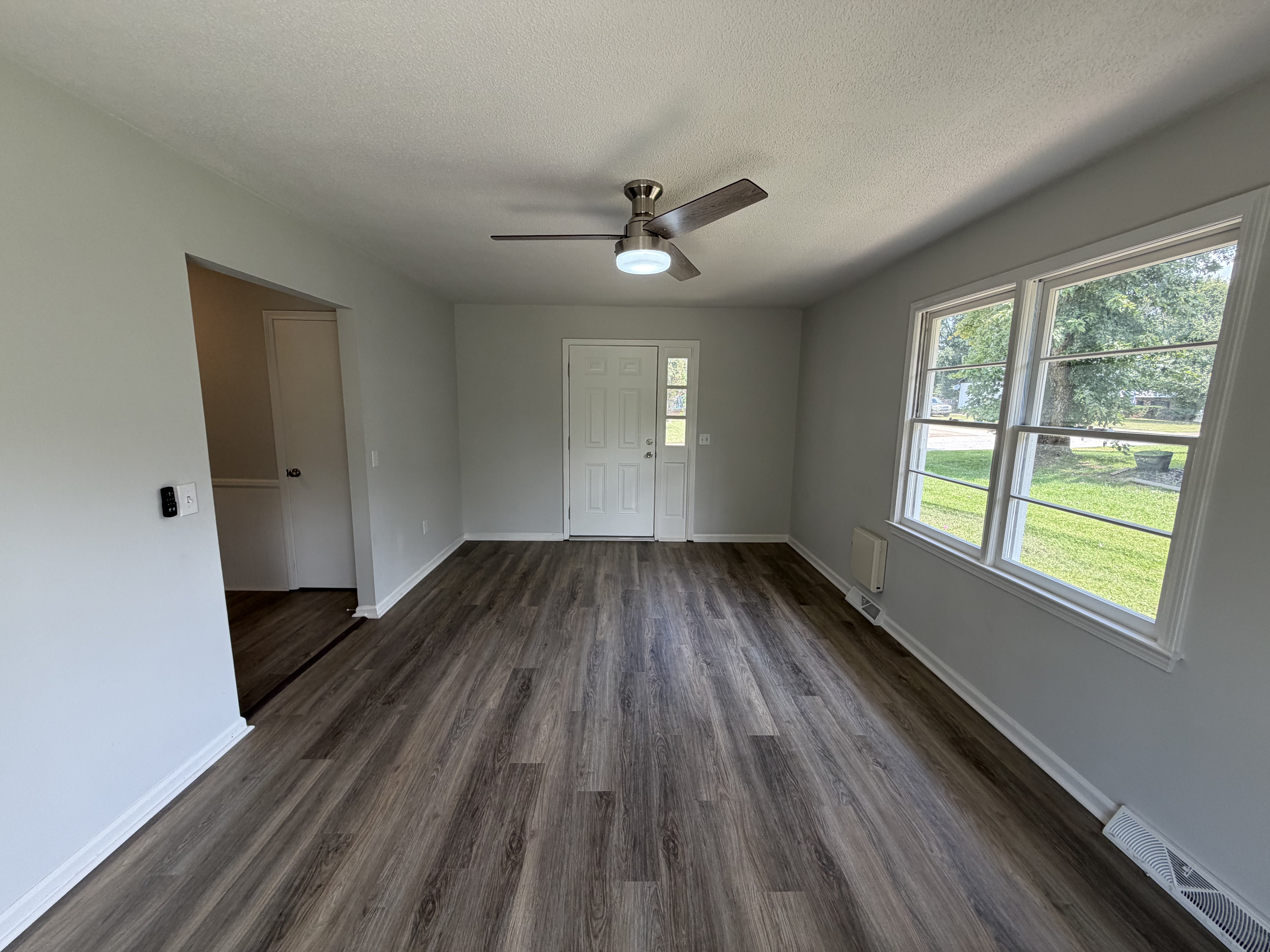 Photo 8 of 29 of 404 W Yellow Wood Dr, Simpsonville, SC