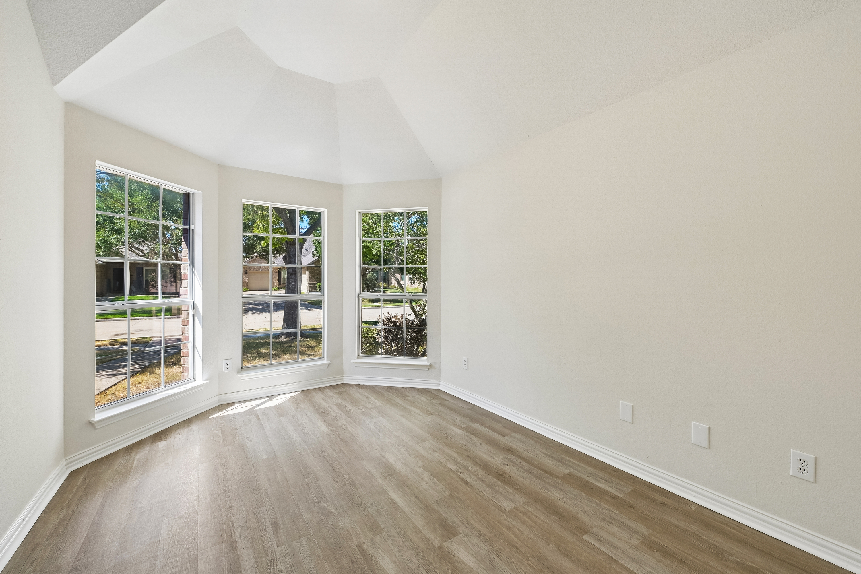 Photo 16 of 35 of 1009 Spinnaker Dr, Forney, TX