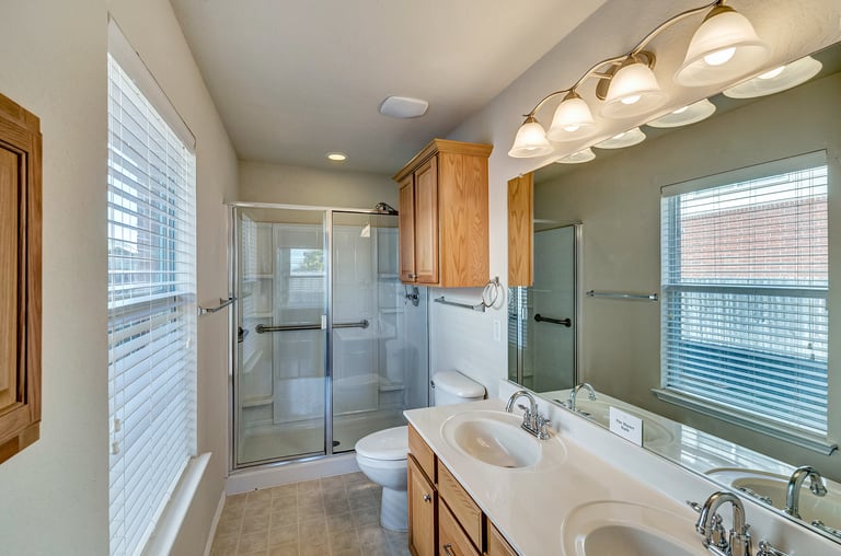 Photo 16 of 24 - 736 Redwing Dr, Fort Worth, TX 76131