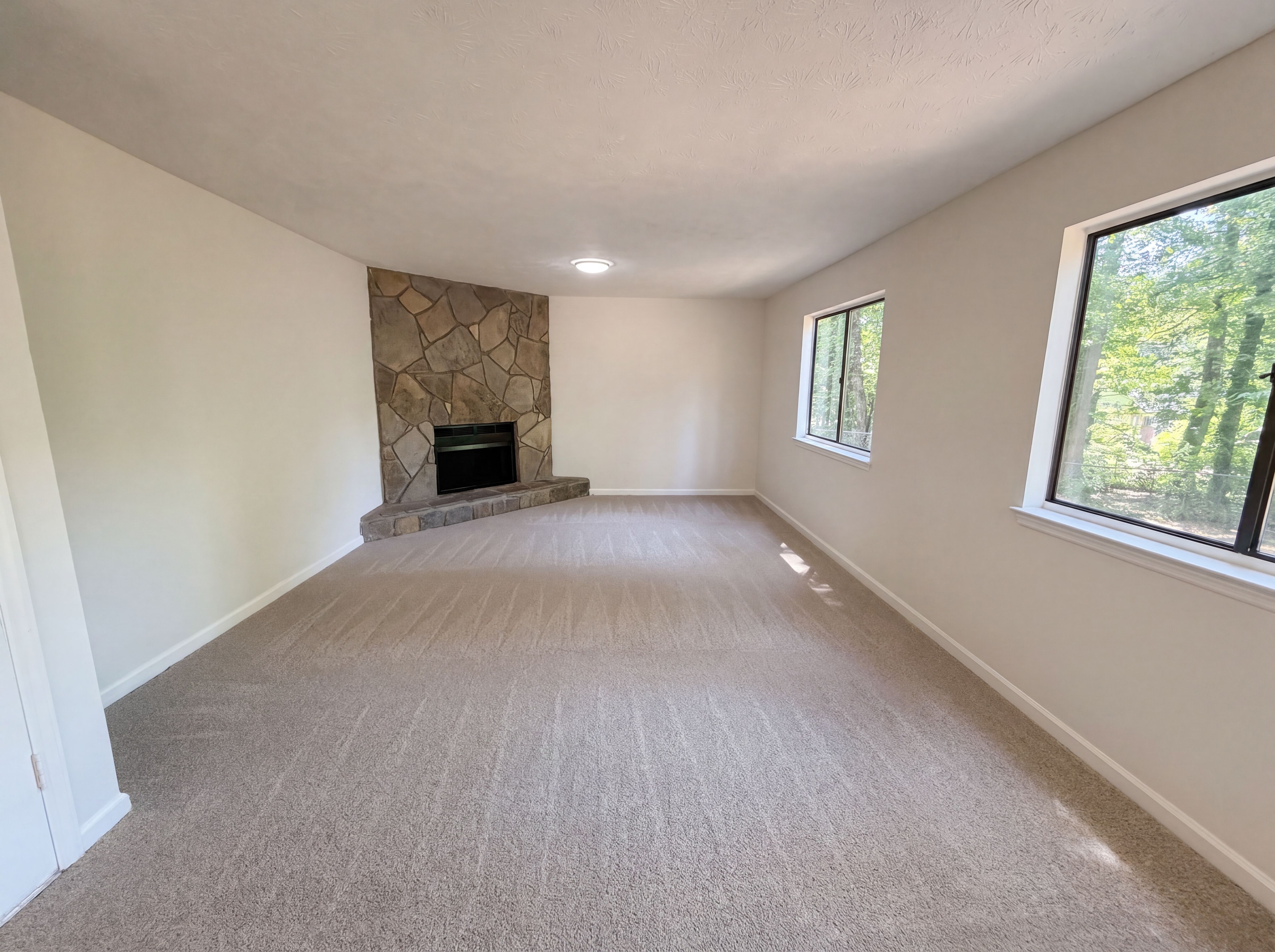 Photo 3 of 20 of 817 Greenhedge Way, Stone Mountain, GA