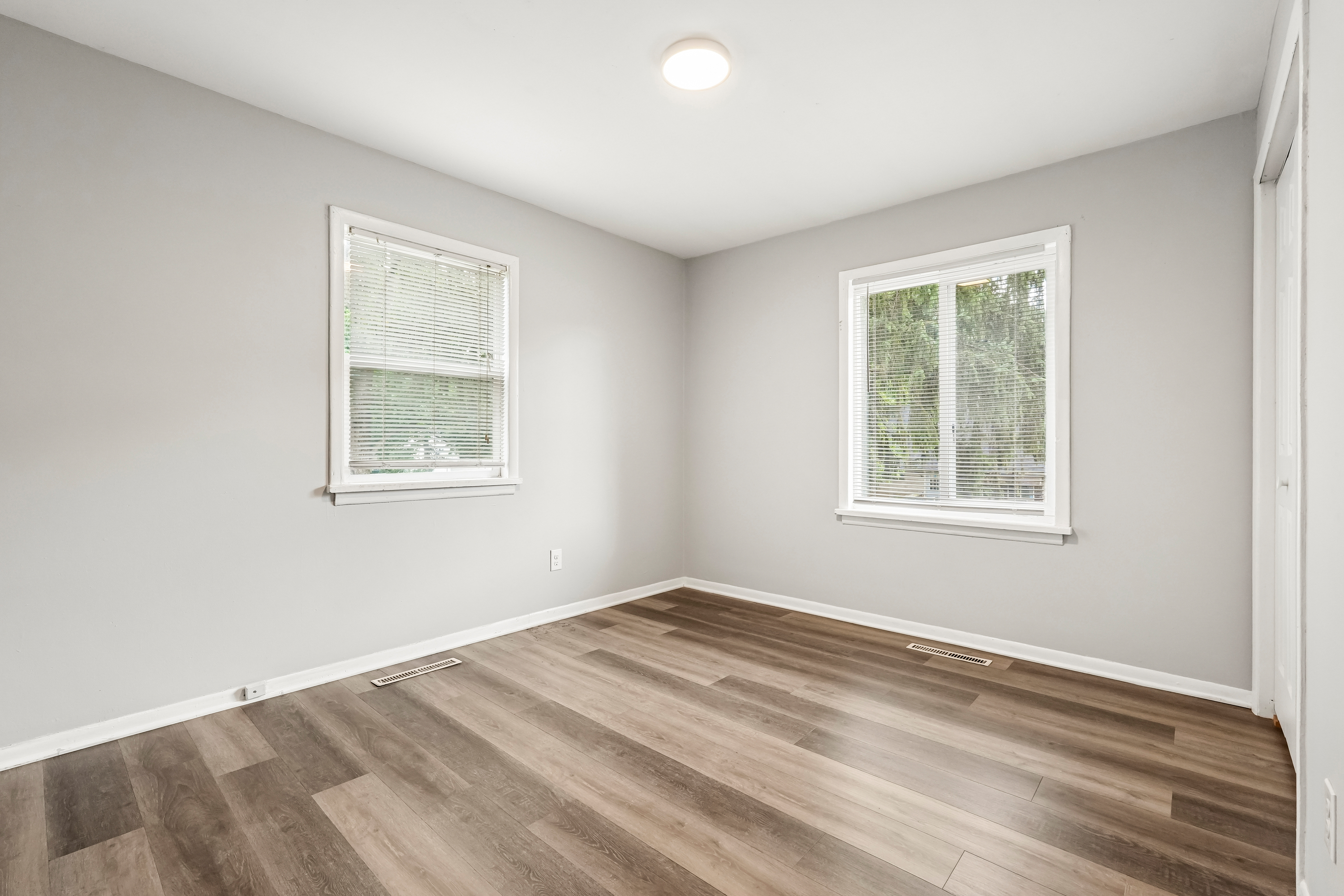Photo 23 of 49 of 6147 E 40th St, Indianapolis, IN