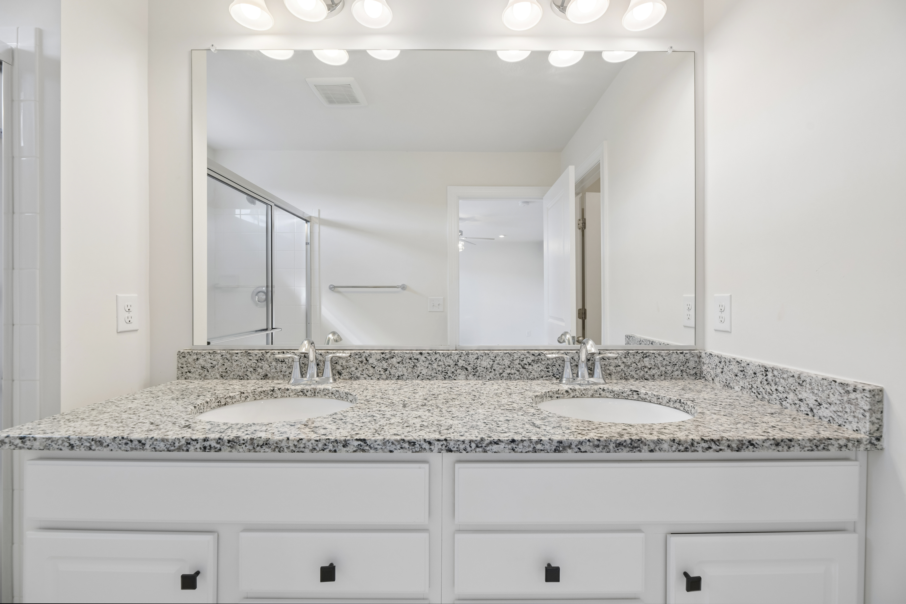 Photo 6 of 60 of 8124 Bock Farm Pl, Alexandria, VA