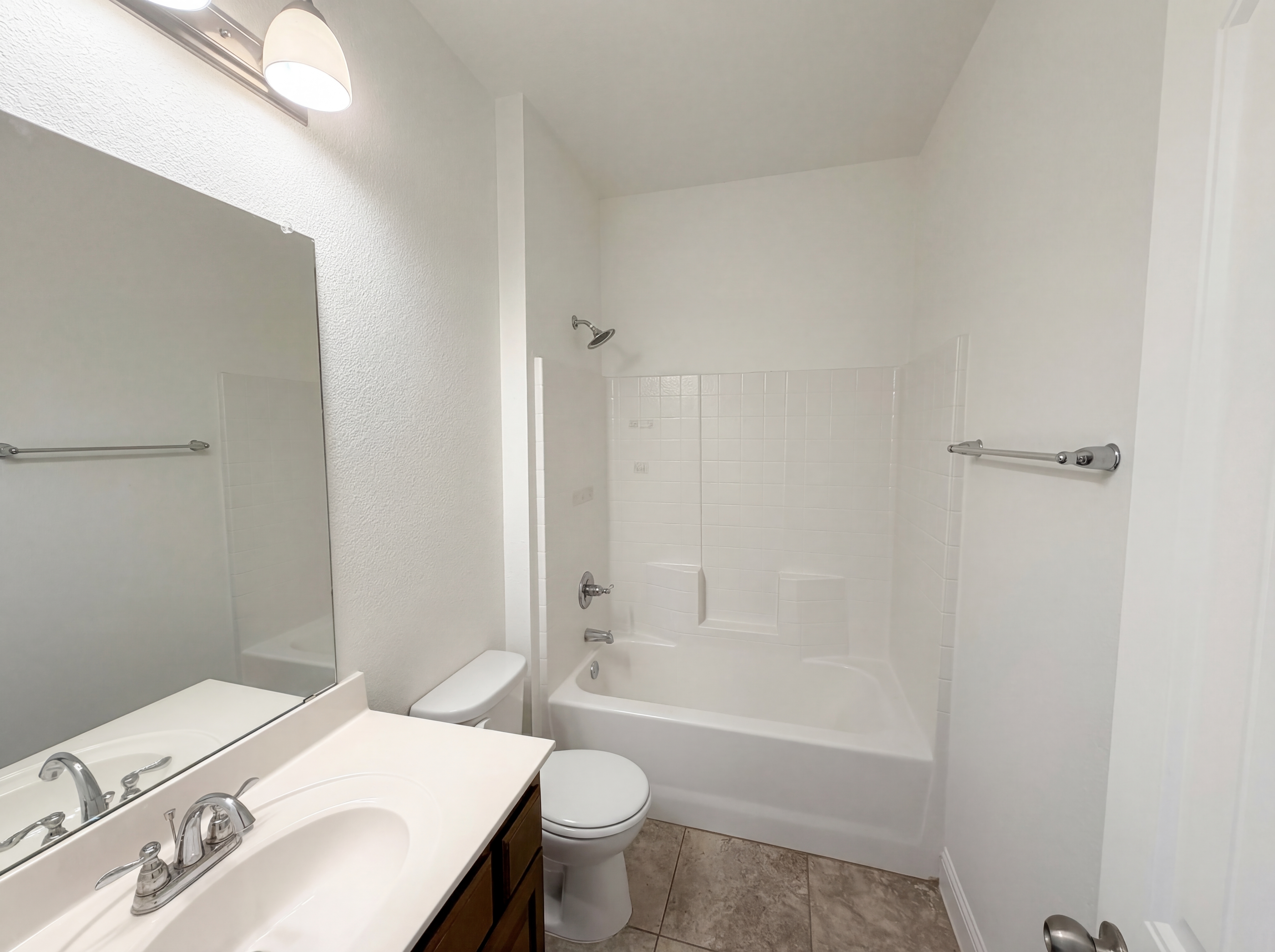 Photo 12 of 18 of 3717 Dutch Iris Ln, Forest Hill, TX