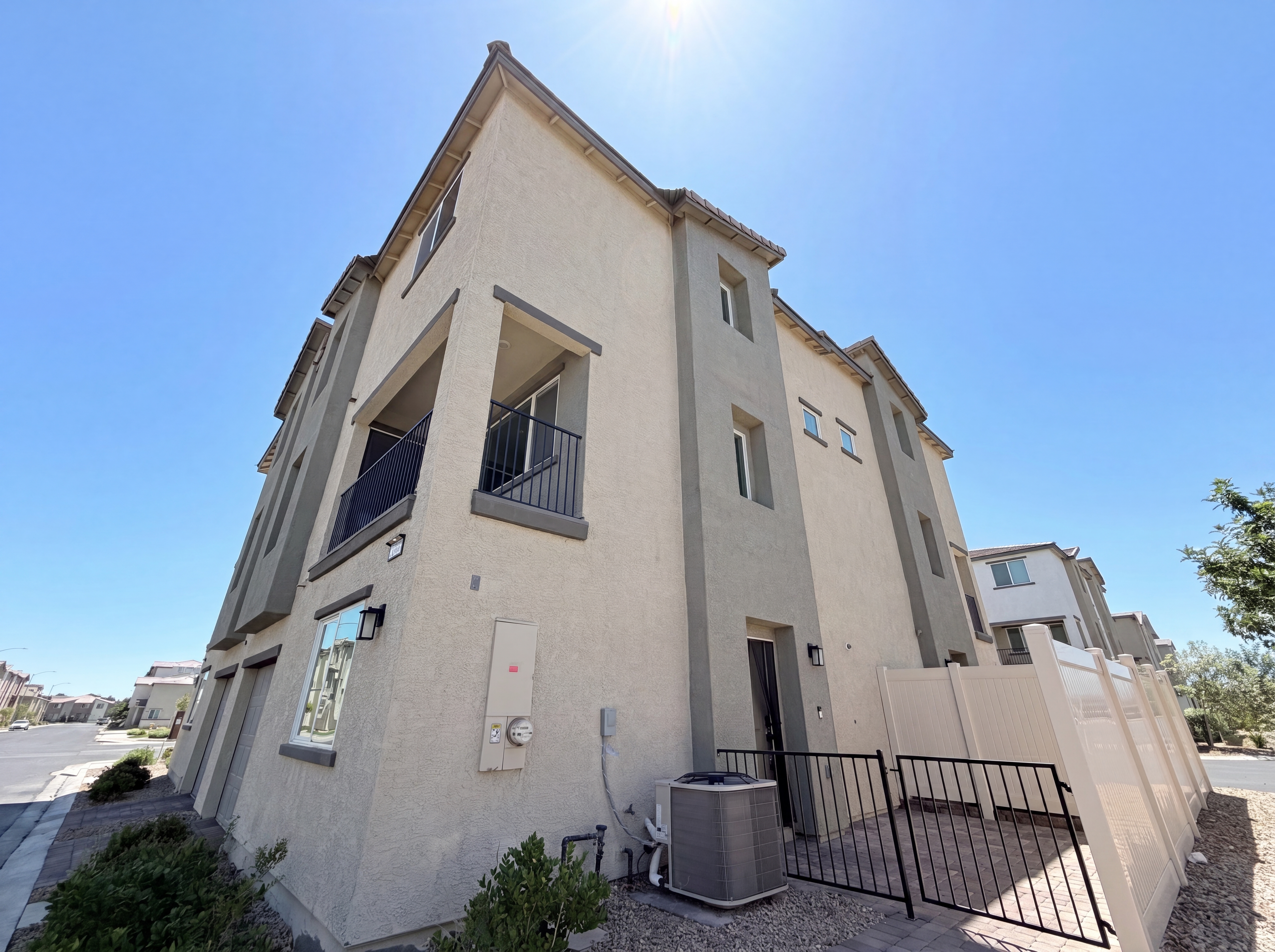 Photo 5 of 39 of 6929 Crimson Shadow St, North Las Vegas, NV