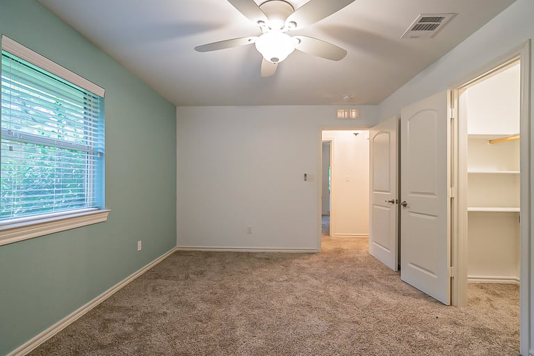 Photo 30 of 36 - 7924 Londonderry Dr, North Richland Hills, TX 76182