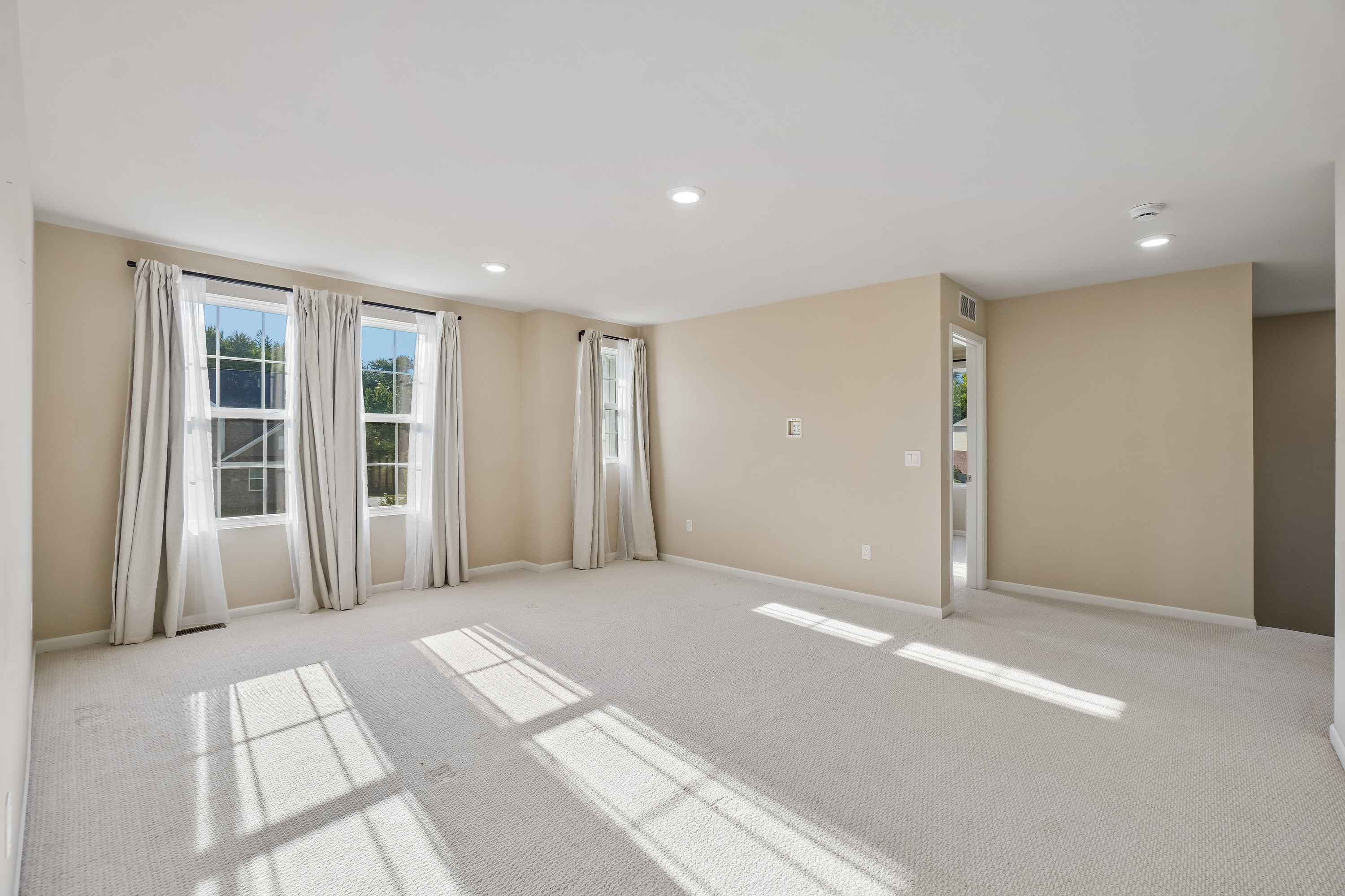 Photo 20 of 61 of 20942 Torbay Dr, Northville, MI