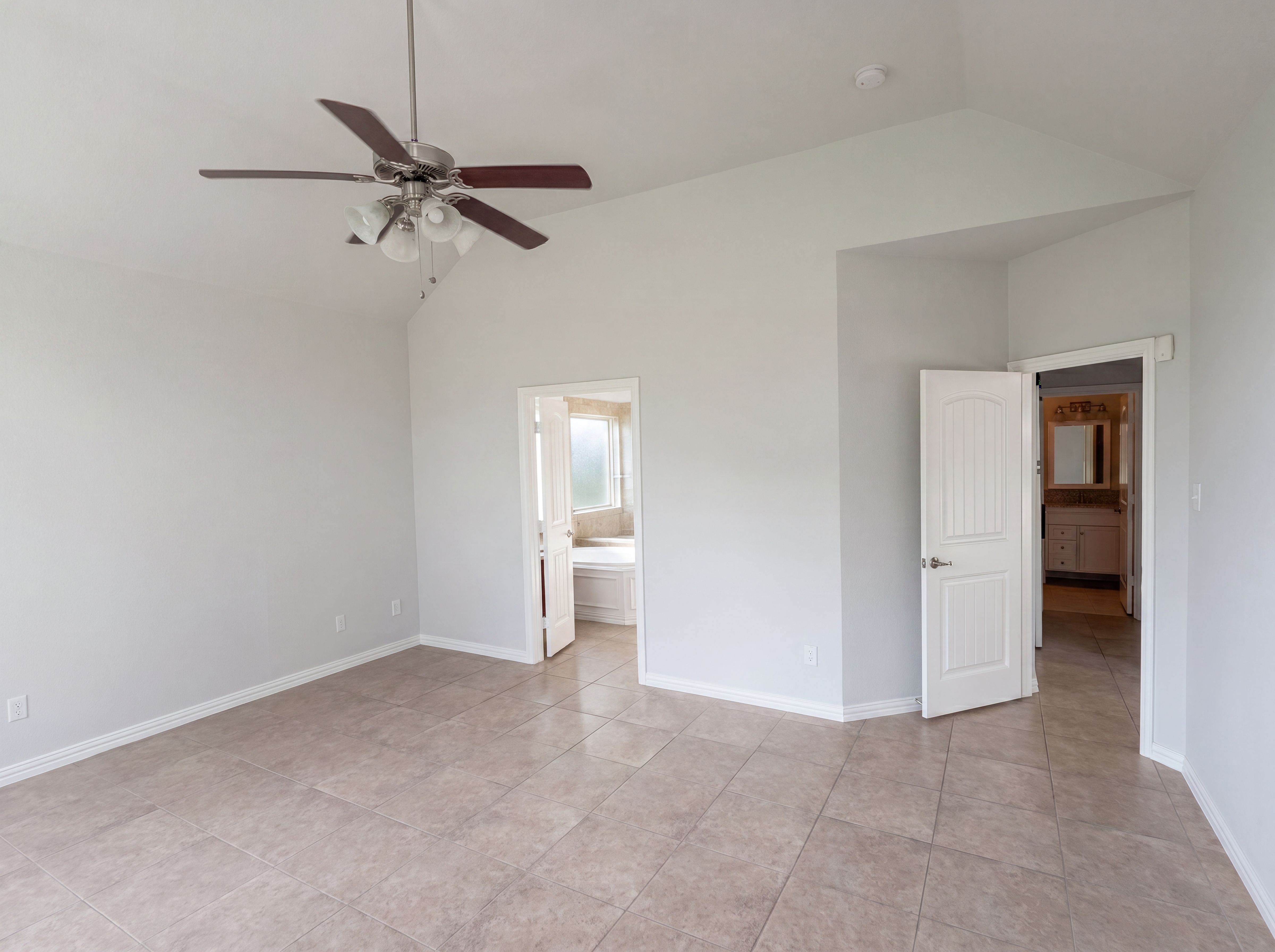 Photo 4 of 23 of 3105 Bridgewater Dr, Little Elm, TX