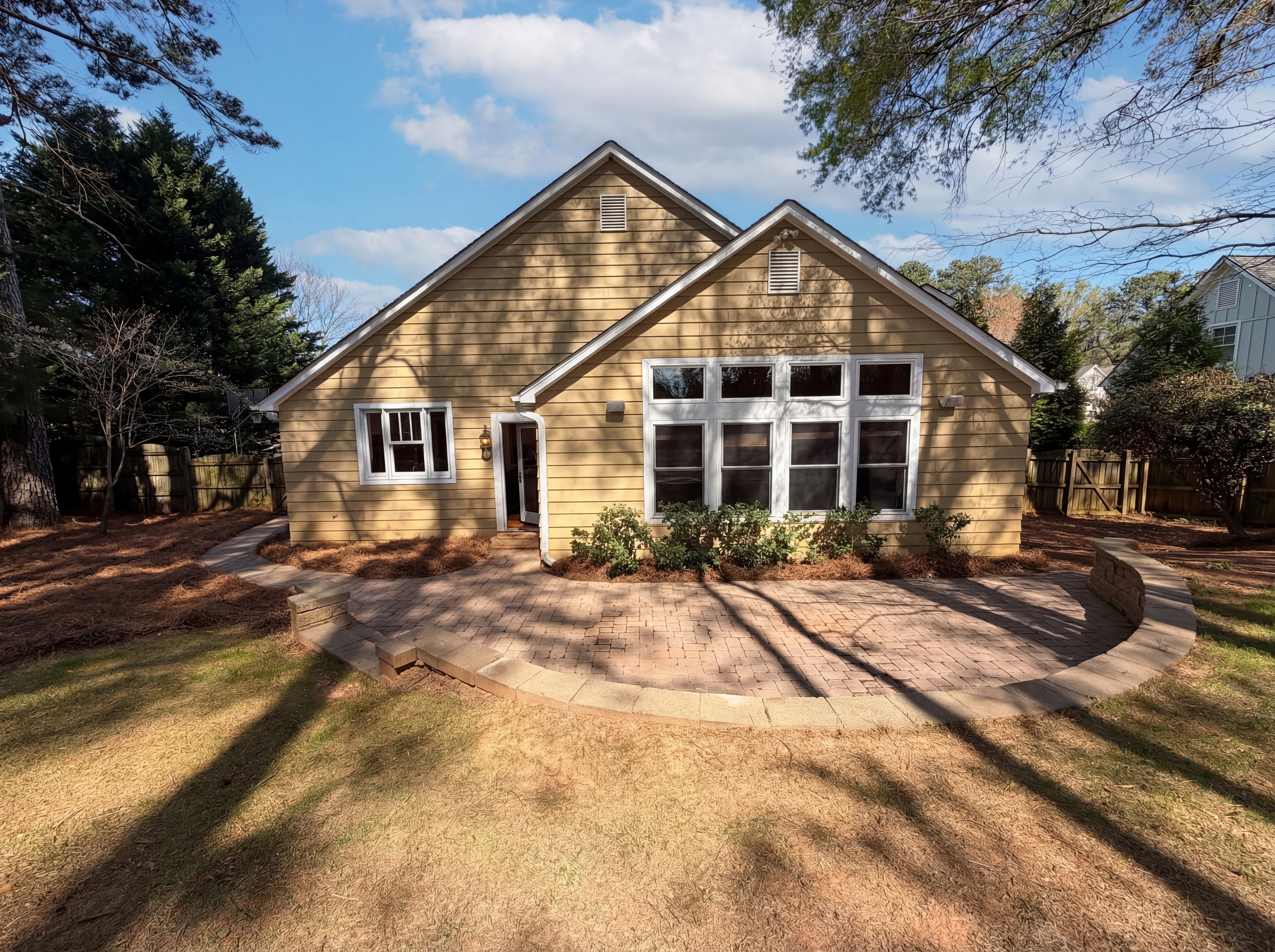 Photo 5 of 32 of 4467 Woodlark Ln, Charlotte, NC