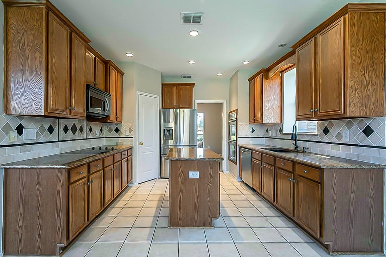 Photo 4 of 32 - 2704 Timberhaven Dr, Flower Mound, TX 75028