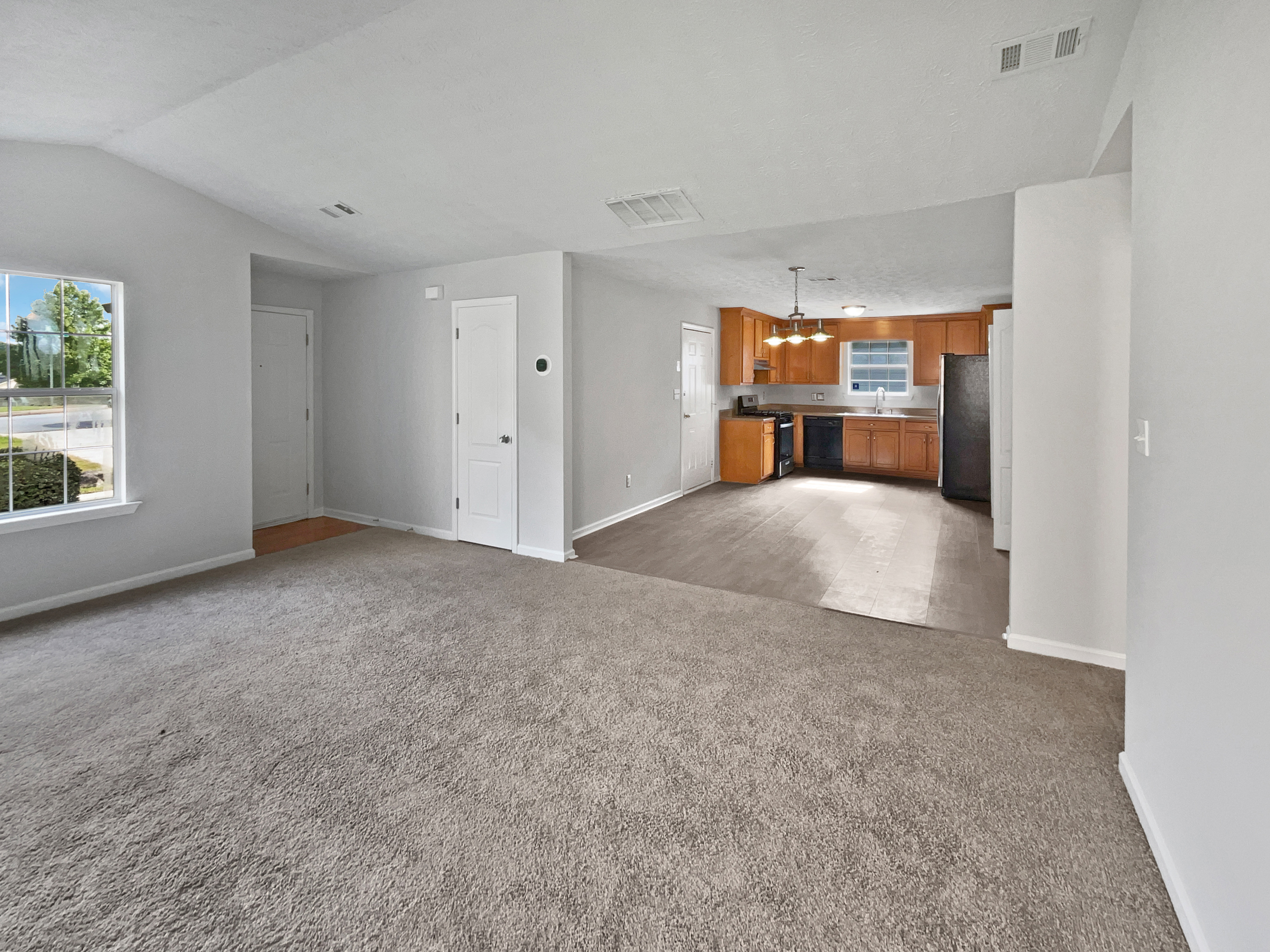 Photo 12 of 25 of 834 Pine Shoals Ct, Atlanta, GA