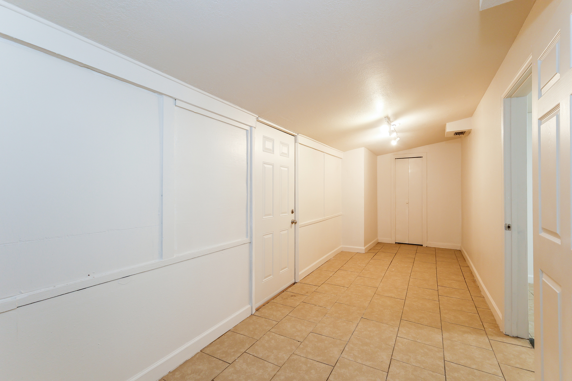 Photo 19 of 21 of 704 Thornton Pl, Mobile, AL